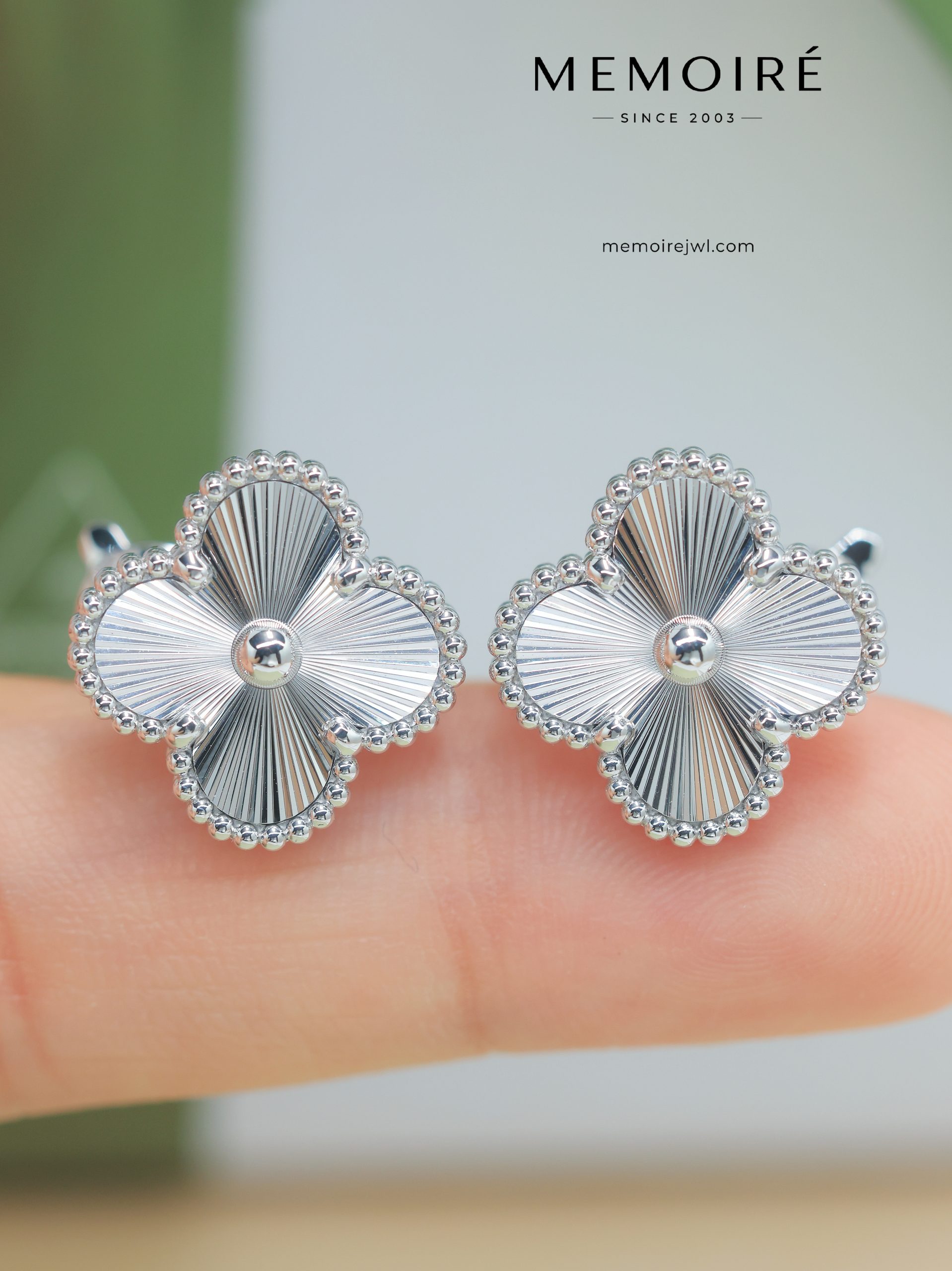 MEMOIRÉ 18K White Gold Sunburst Clover Stud Earrings