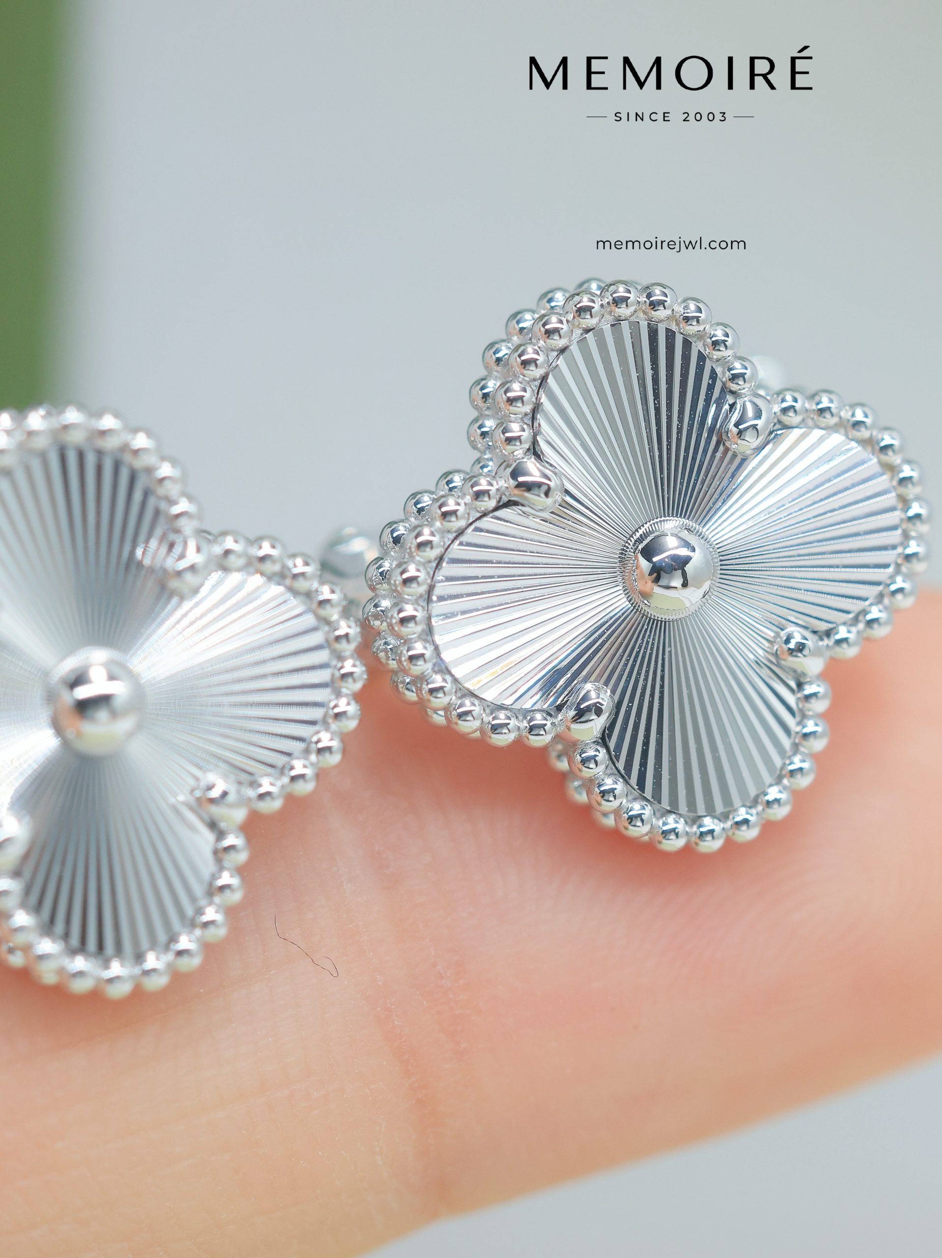 MEMOIRÉ 18K White Gold Sunburst Clover Stud Earrings - Image 3