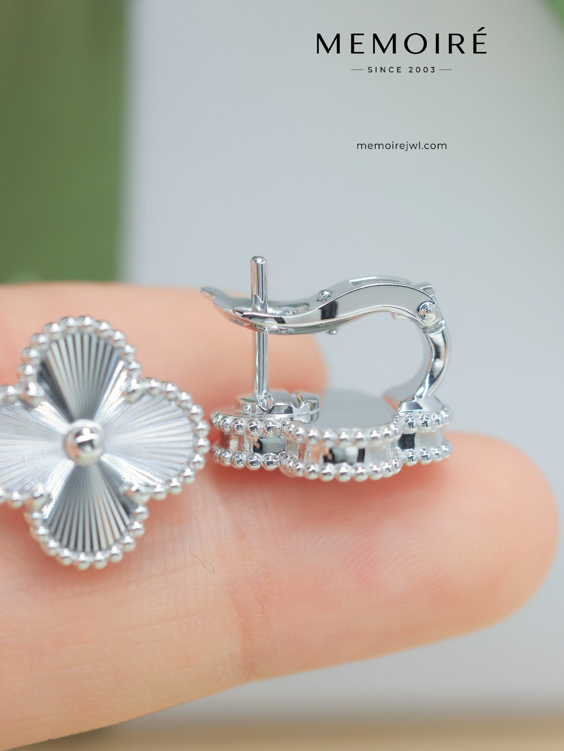 MEMOIRÉ 18K White Gold Sunburst Clover Stud Earrings - Image 5