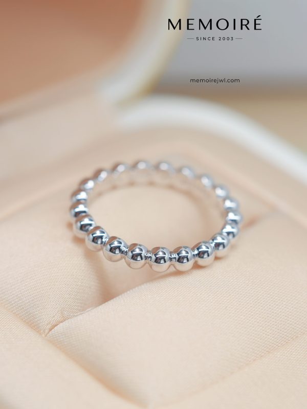 MEMOIRÉ 18K White Gold Beaded Band Ring