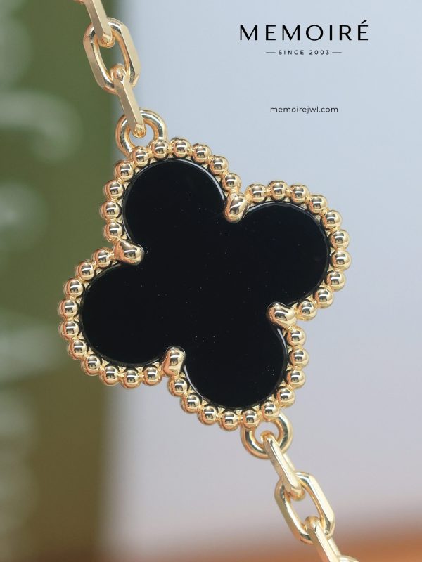 MEMOIRÉ 18K Yellow Gold Onyx Clover Bracelet