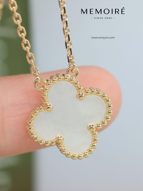 MEMOIRÉ 18K Yellow Gold Mother-of-Pearl Clover Pendant Necklace