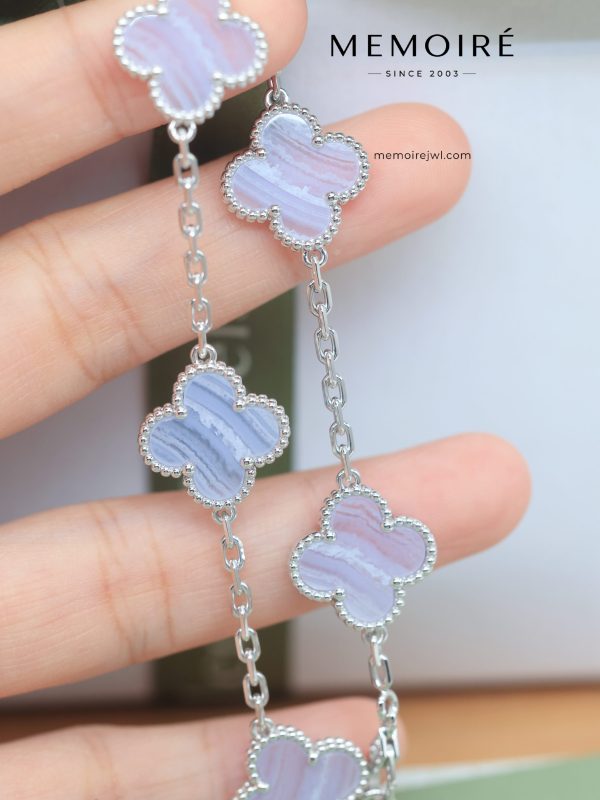 MEMOIRÉ 18K White Gold Blue Lace Agate Clover Bracelet