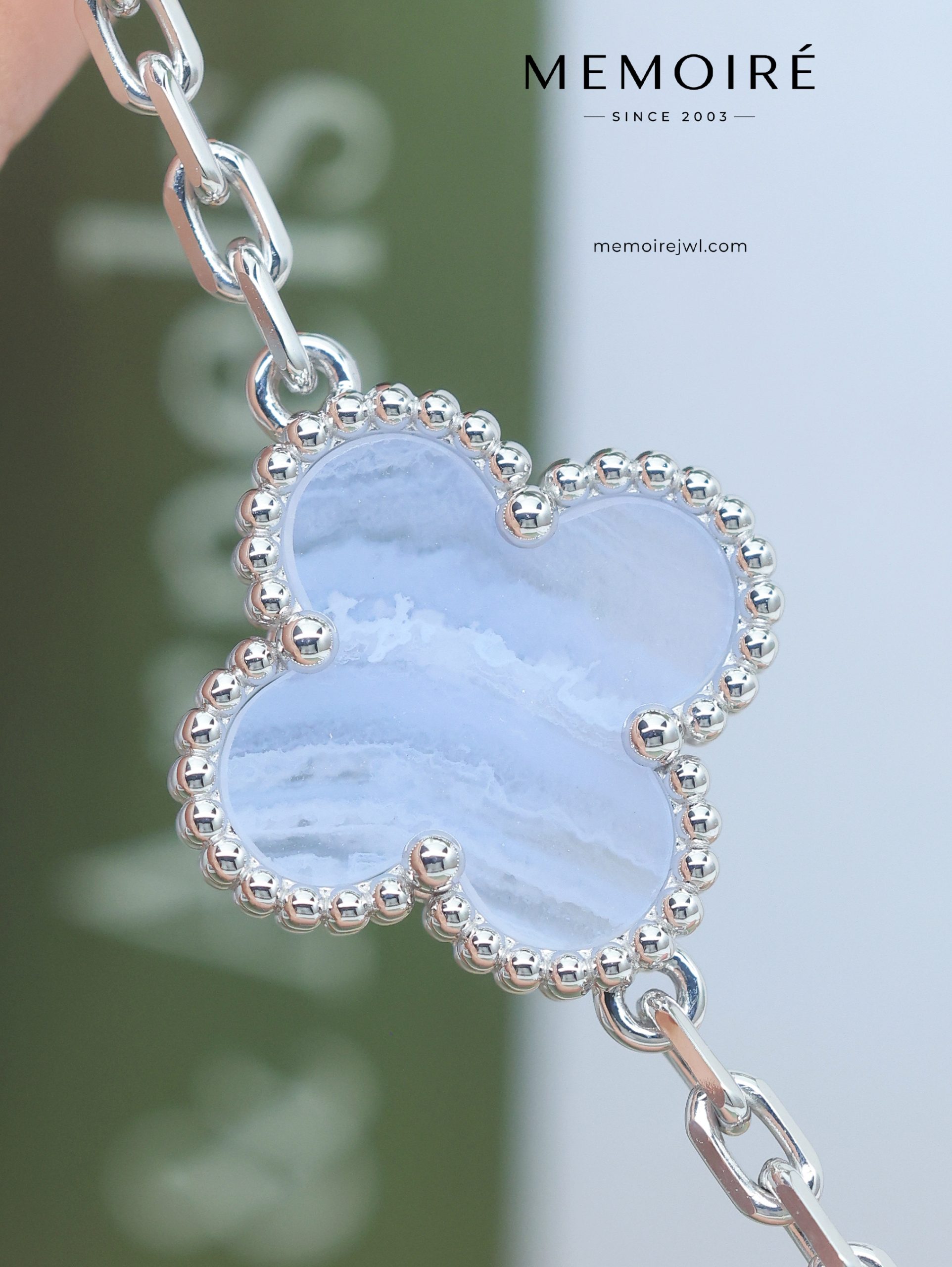 MEMOIRÉ 18K White Gold Blue Lace Agate Clover Bracelet - Image 3