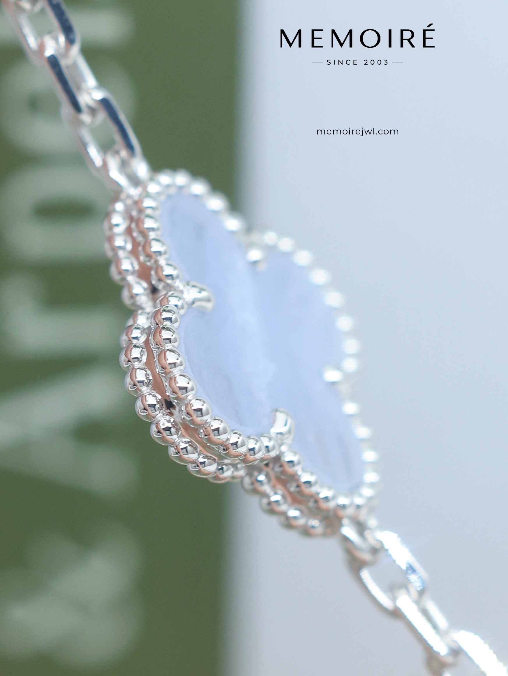 MEMOIRÉ 18K White Gold Blue Lace Agate Clover Bracelet - Image 5
