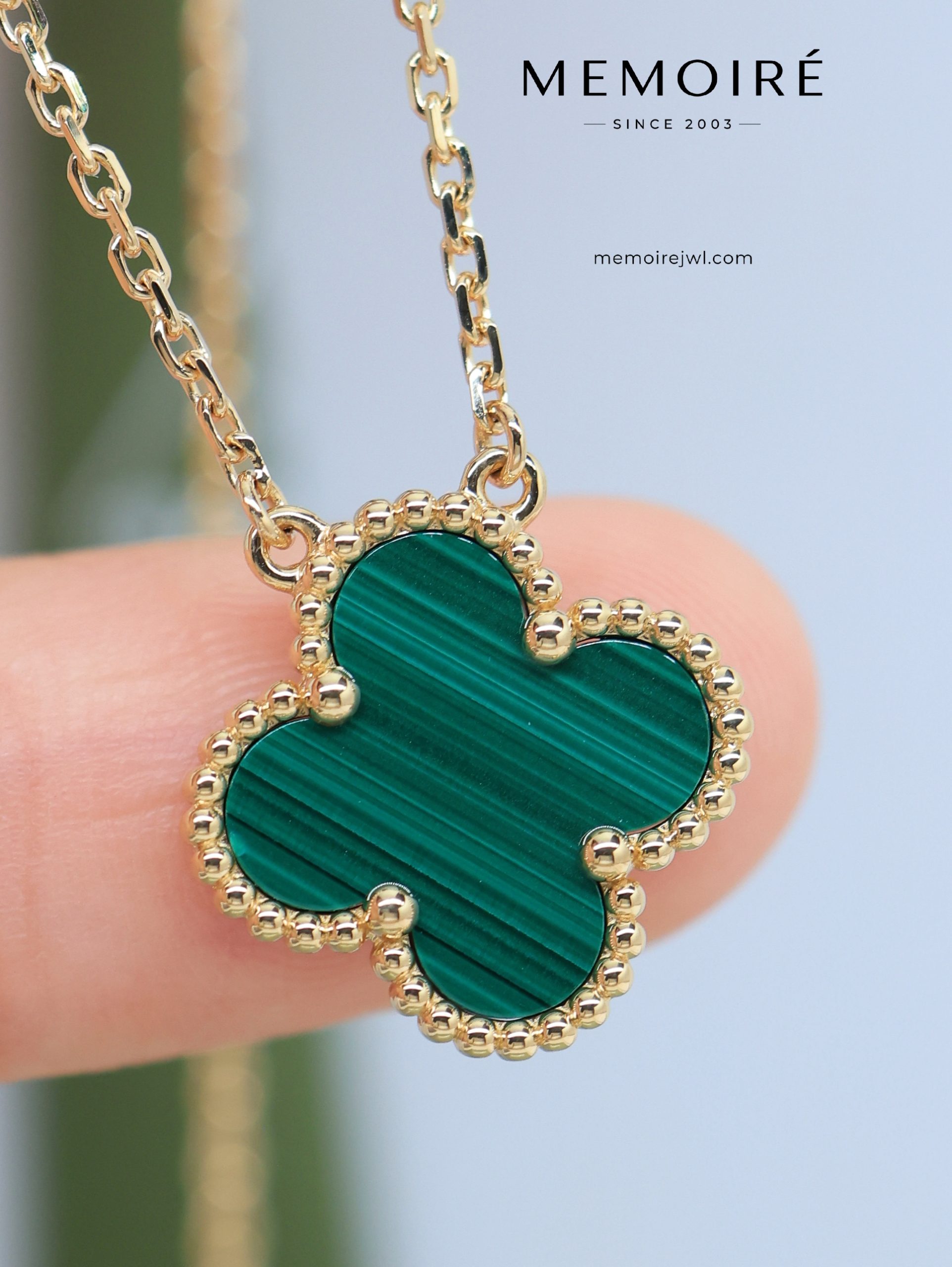 MEMOIRÉ 18K Yellow Gold Malachite Clover Pendant Necklace