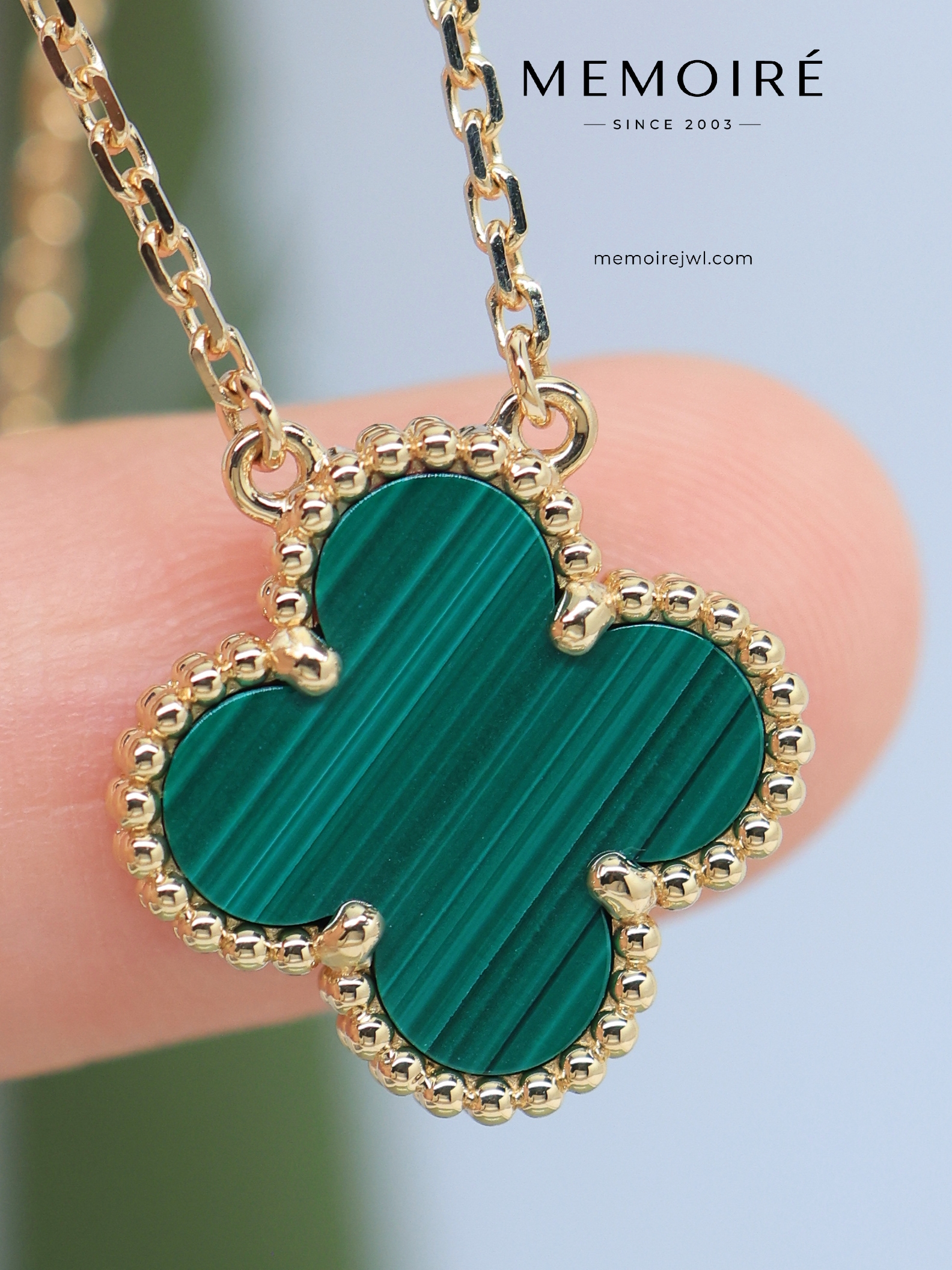 MEMOIRÉ 18K Yellow Gold Malachite Clover Pendant Necklace - Image 4