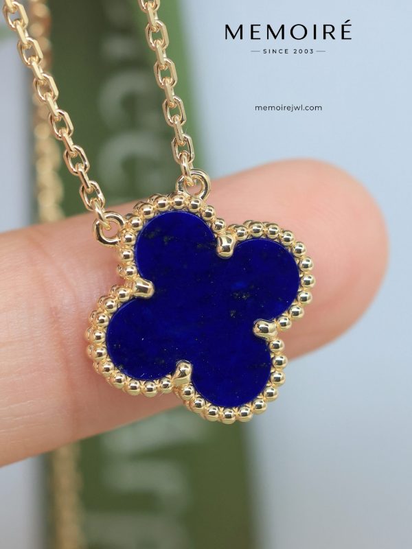 MEMOIRÉ 18K Yellow Gold Lapis Lazuli Clover Pendant Necklace
