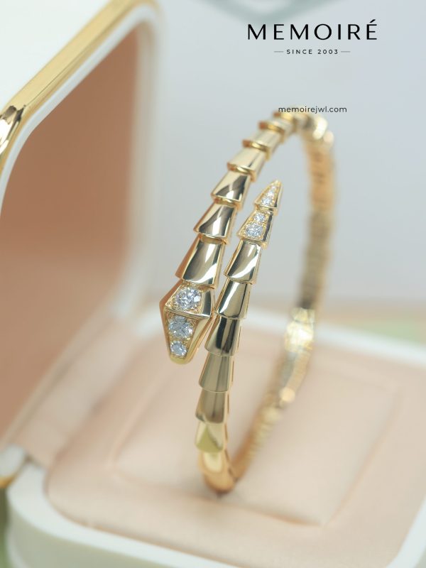 MEMOIRÉ 18K Yellow Gold Snake-Skin Diamond Bangle