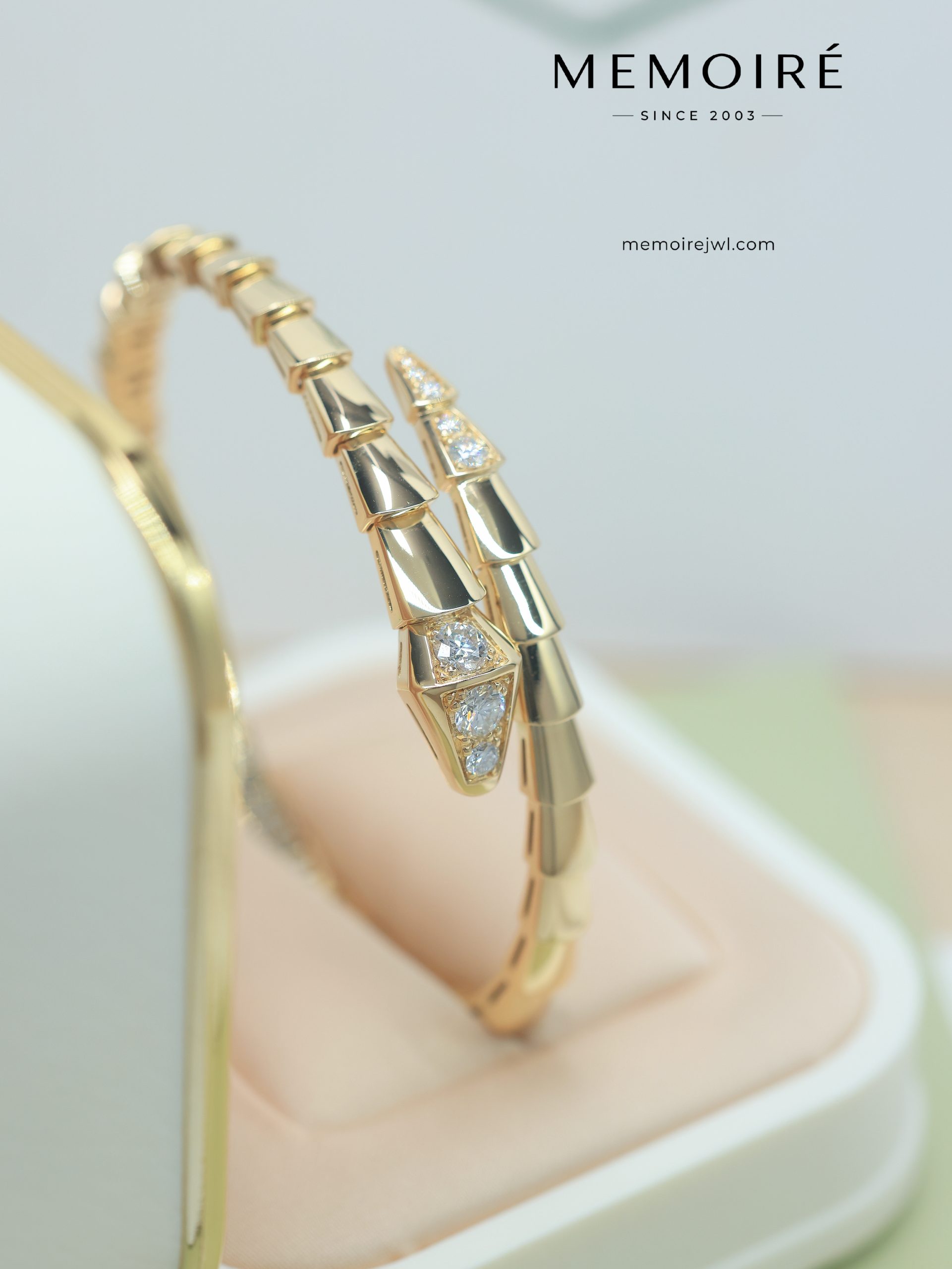MEMOIRÉ 18K Yellow Gold Snake-Skin Diamond Bangle - Image 3