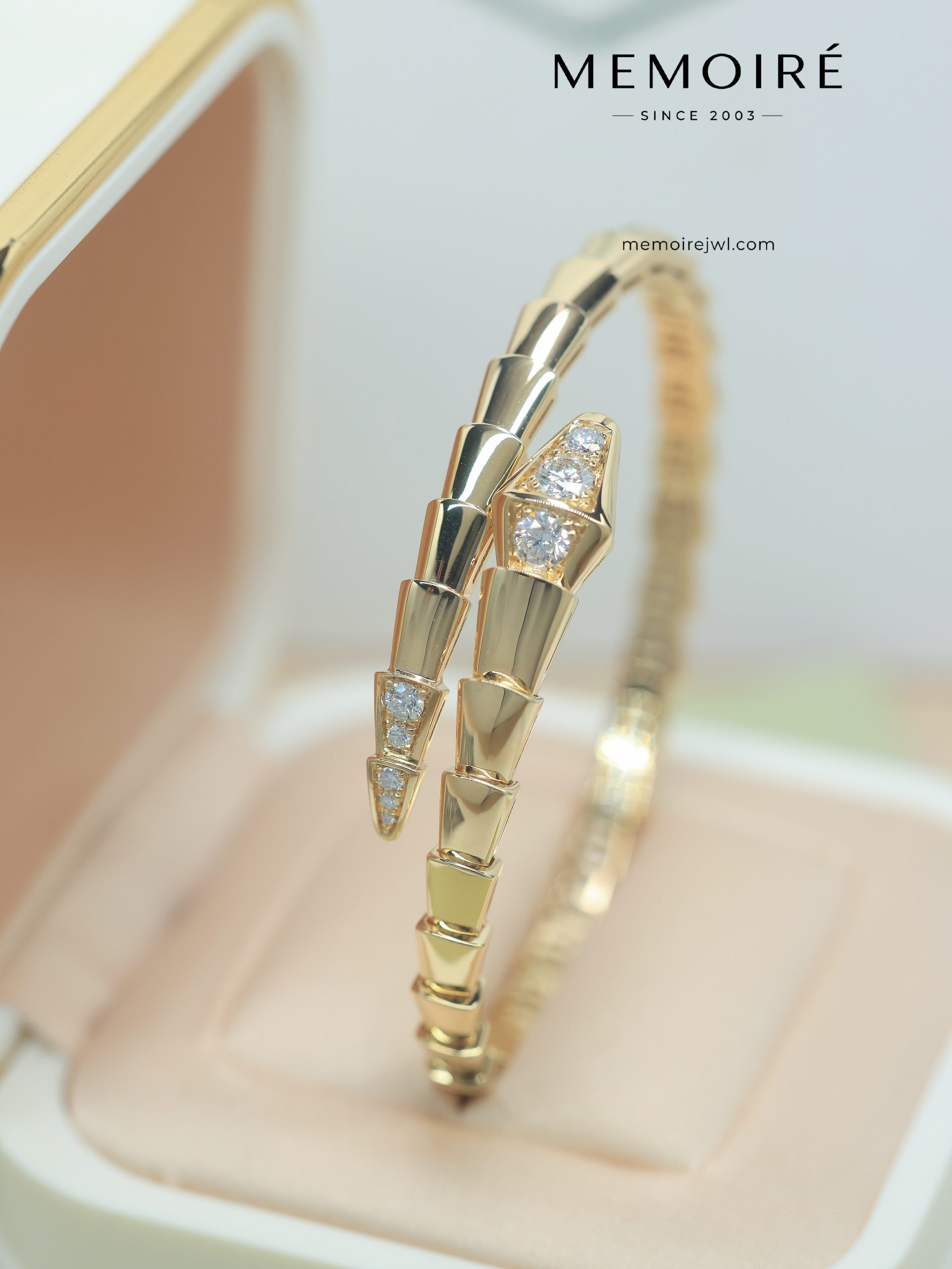 MEMOIRÉ 18K Yellow Gold Snake-Skin Diamond Bangle - Image 5