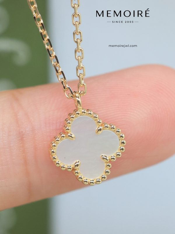 MEMOIRÉ 18K Yellow Gold Mother-of-Pearl Clover Pendant Necklace