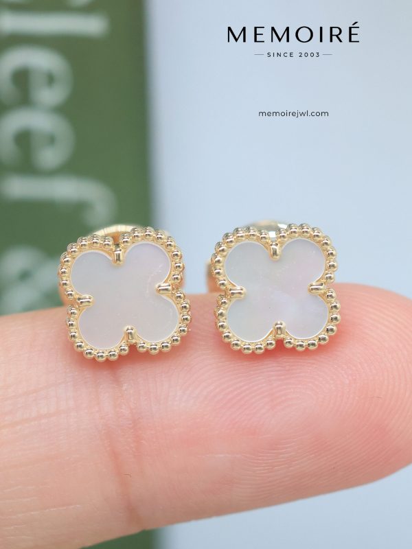 MEMOIRÉ 18K Yellow Gold Mother-of-Pearl Clover Stud Earrings