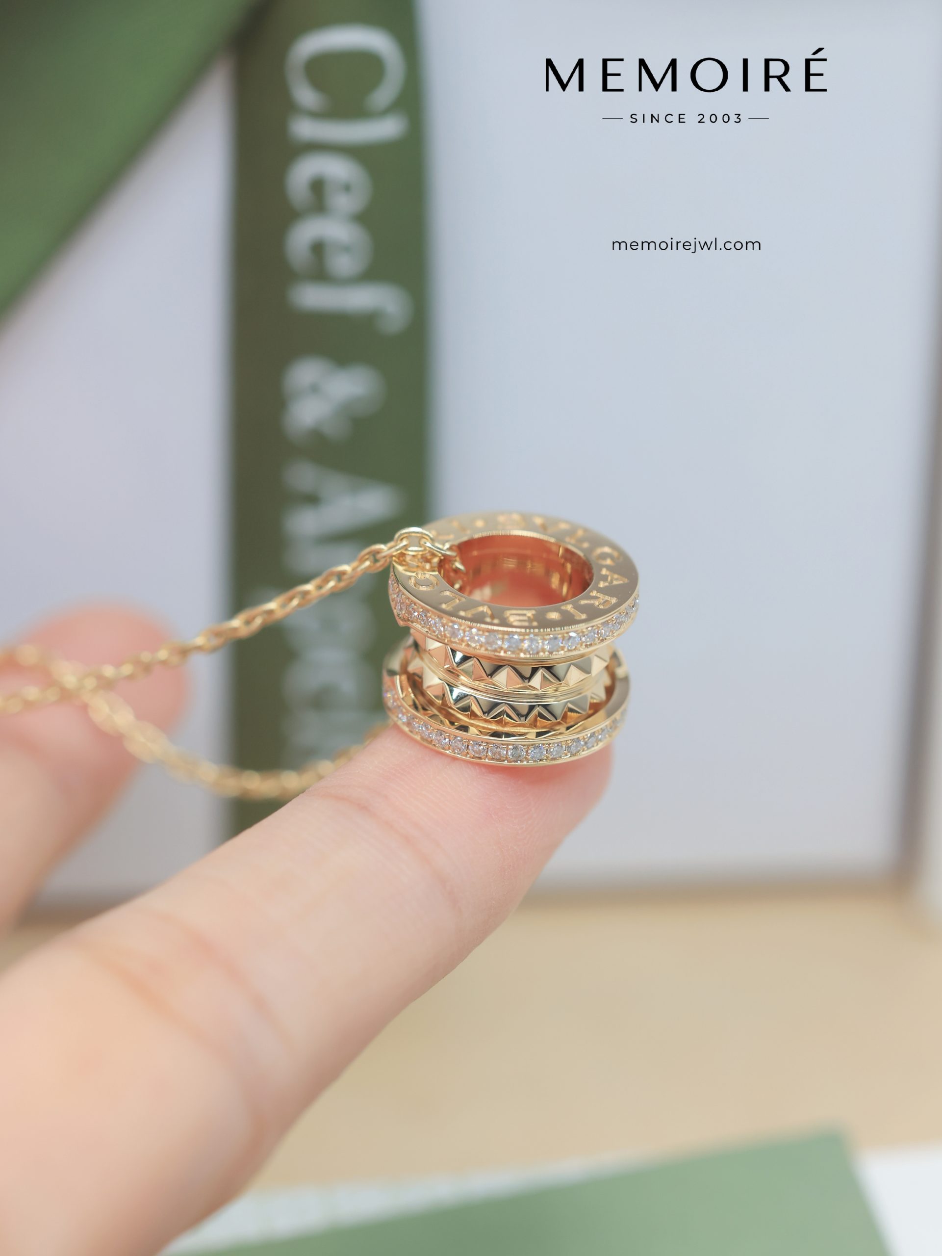 MEMOIRÉ 18K Yellow Gold Pavé Diamond & Pyramid Ring Pendant Necklace - Image 4