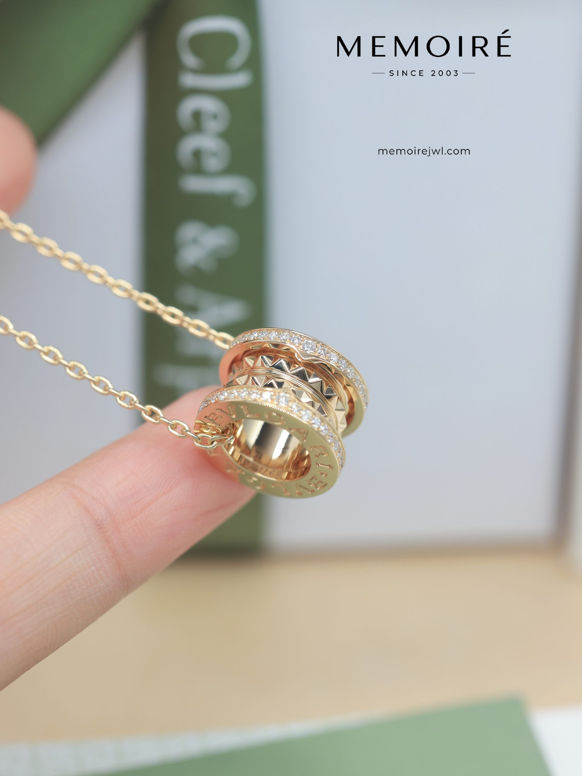 MEMOIRÉ 18K Yellow Gold Pavé Diamond & Pyramid Ring Pendant Necklace - Image 5