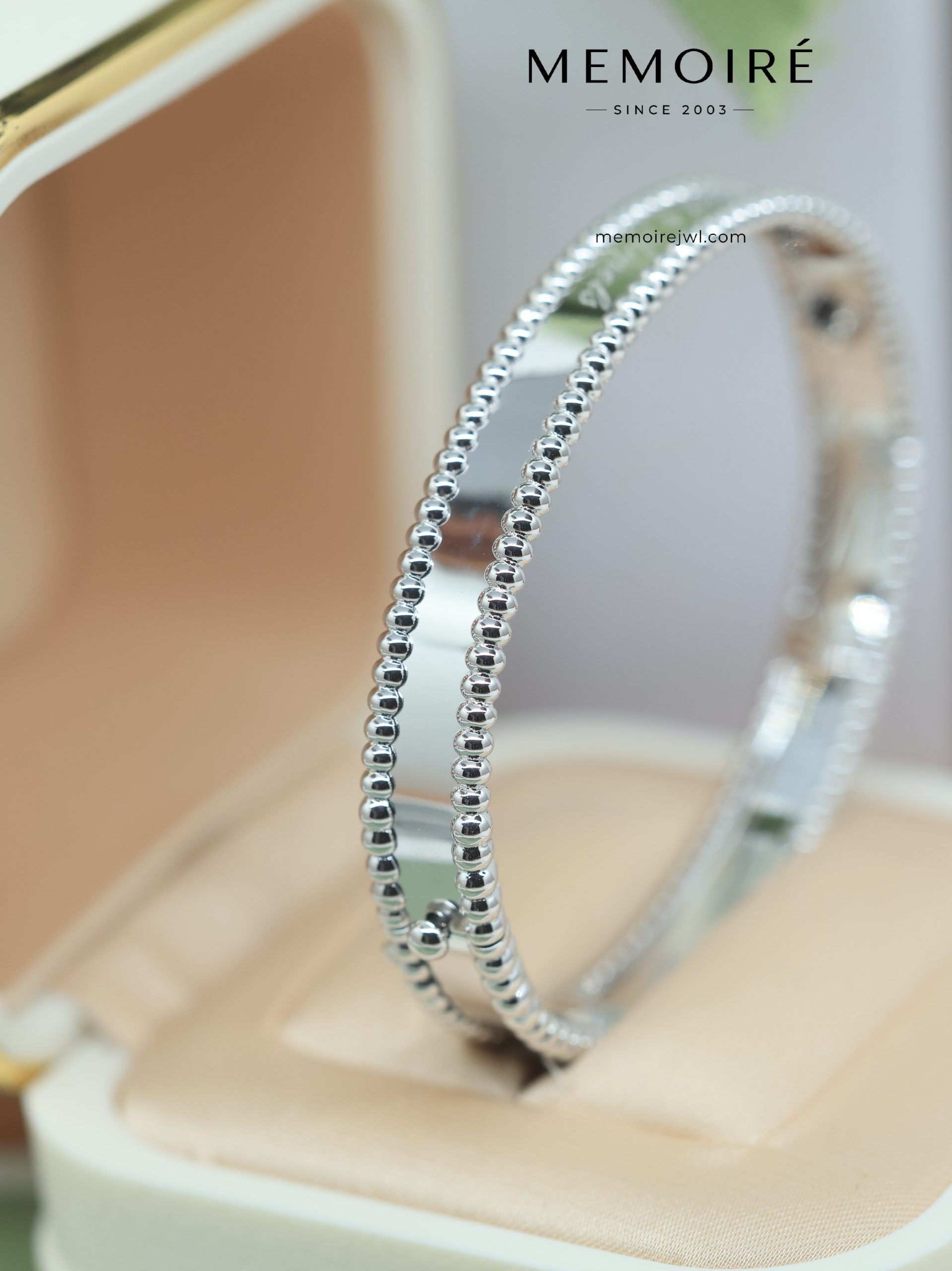 MEMOIRÉ 18K White Gold Engraved Beaded Bangle - Image 4