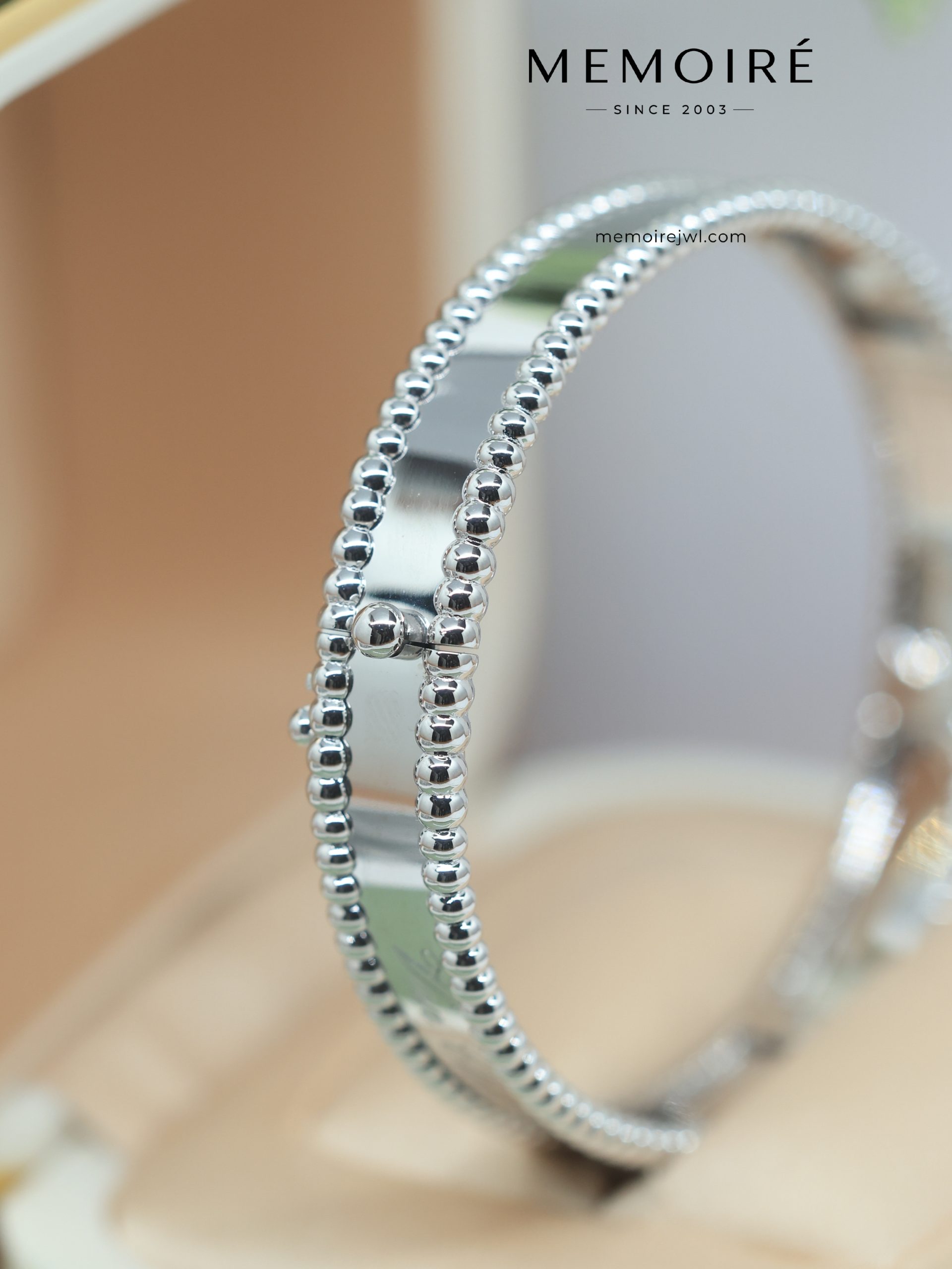 MEMOIRÉ 18K White Gold Engraved Beaded Bangle - Image 3