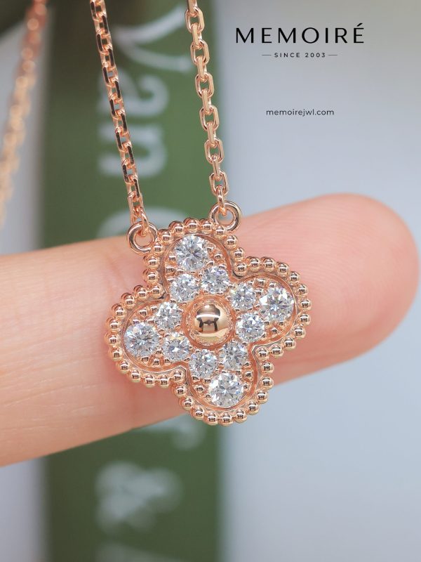 MEMOIRÉ 18K Rose Gold Full Diamond Clover Pendant Necklace
