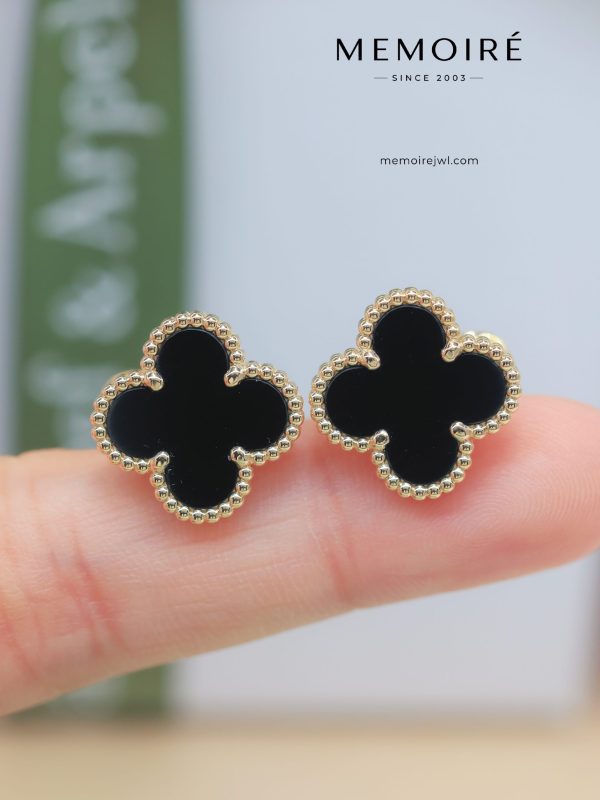 MEMOIRÉ 18K Yellow Gold Onyx Clover Stud Earrings