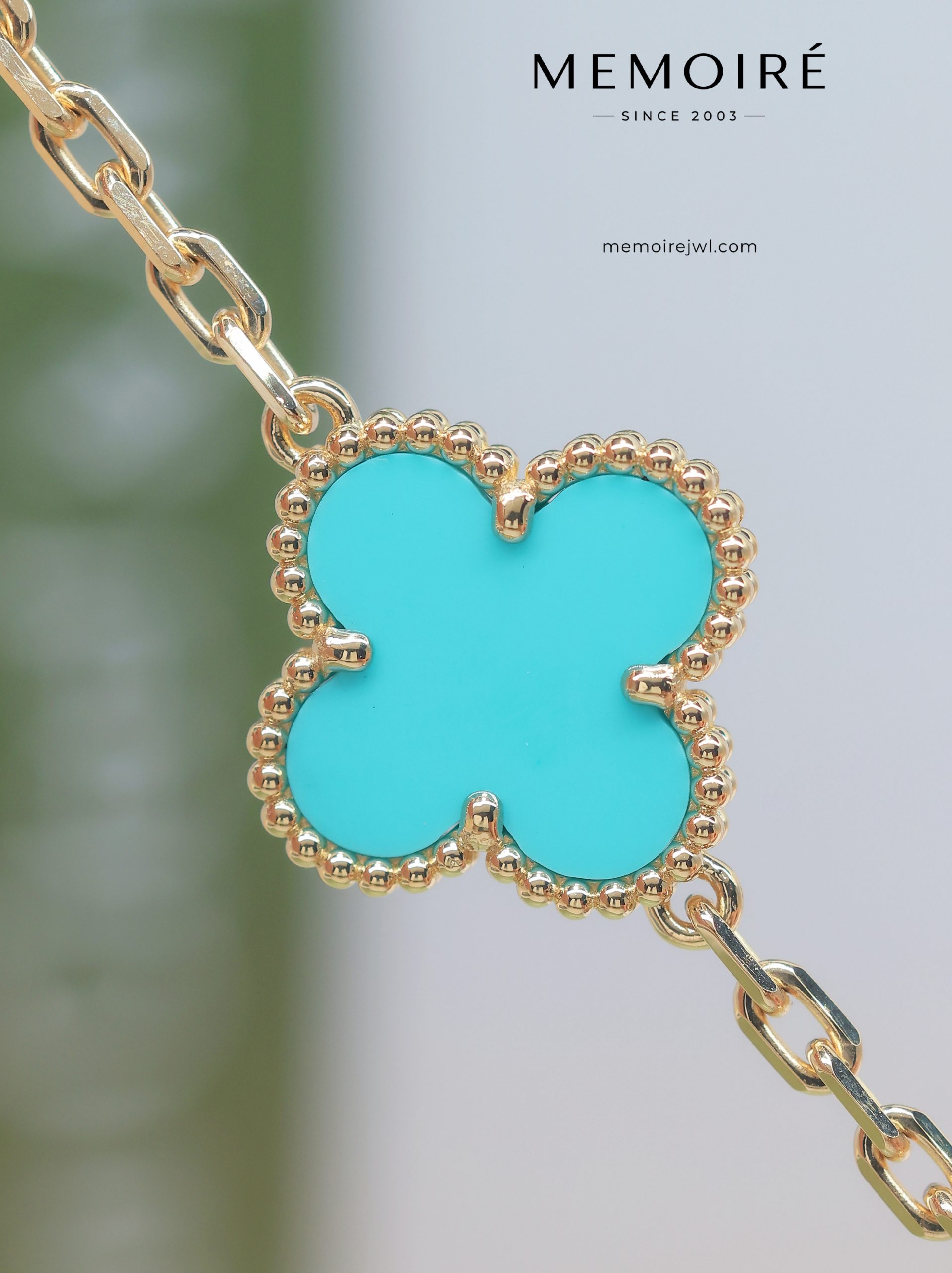 MEMOIRÉ 18K Yellow Gold Turquoise Clover Bracelet - Image 4