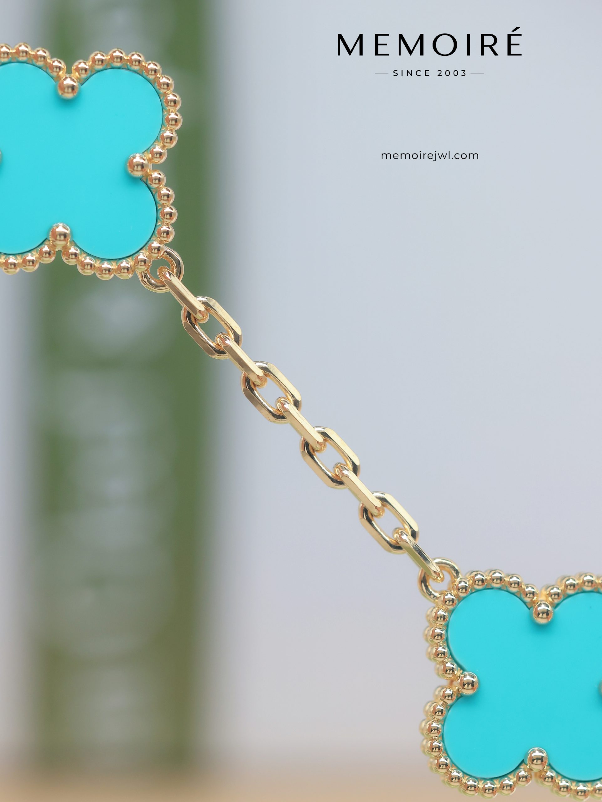MEMOIRÉ 18K Yellow Gold Turquoise Clover Bracelet - Image 3