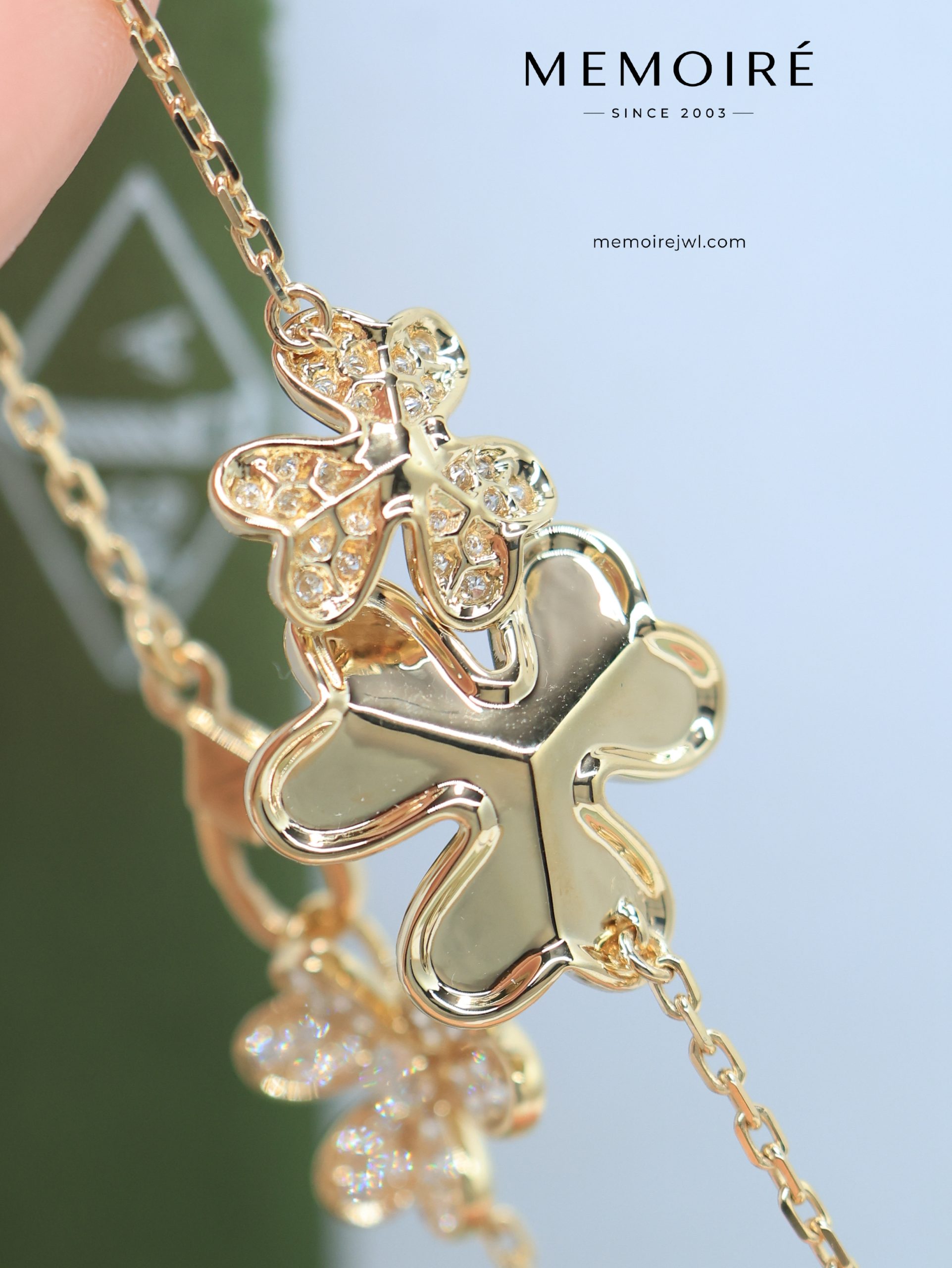 MEMOIRÉ 18K Yellow Gold Mixed-Finish Diamond Flower Bracelet - Image 5