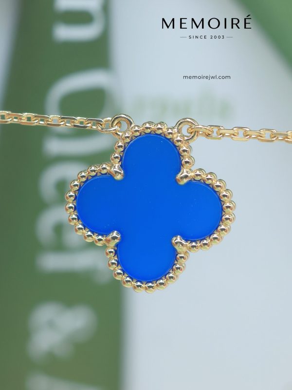 MEMOIRÉ 18K Yellow Gold Blue Agate Clover Pendant Necklace