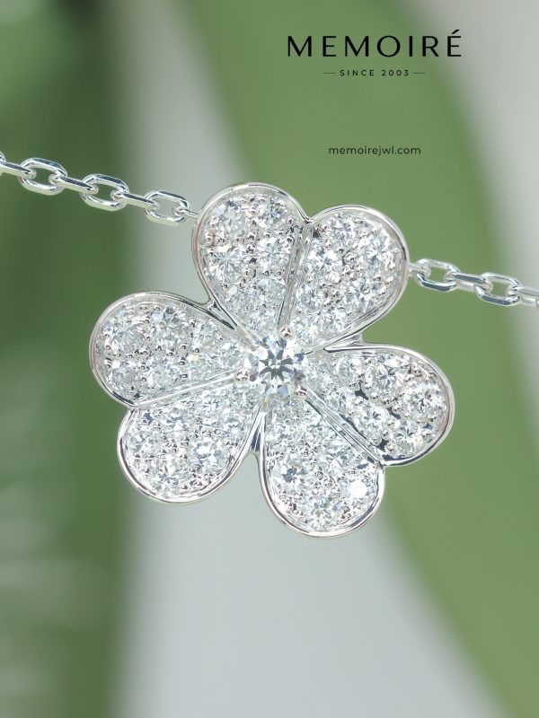 MEMOIRÉ 18K White Gold Full Diamond Flower Pendant Necklace