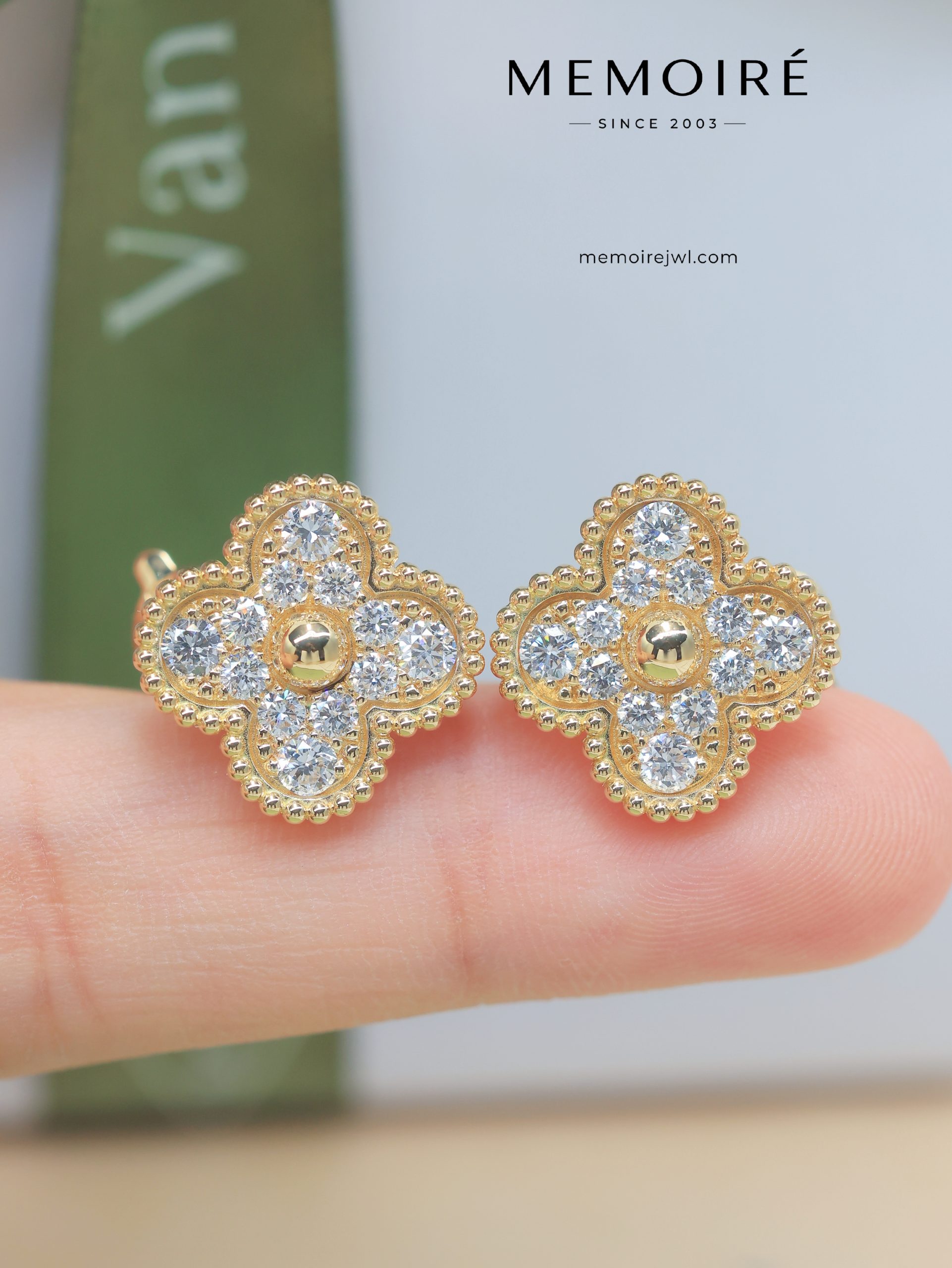 MEMOIRÉ 18K Yellow Gold Full Diamond Clover Stud Earrings