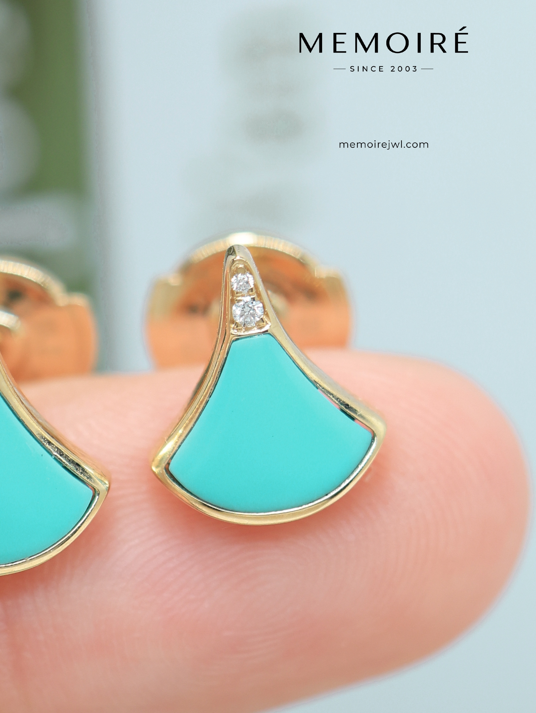 MEMOIRÉ 18K Yellow Gold Turquoise Fan-Shaped Stud Earrings - Image 3