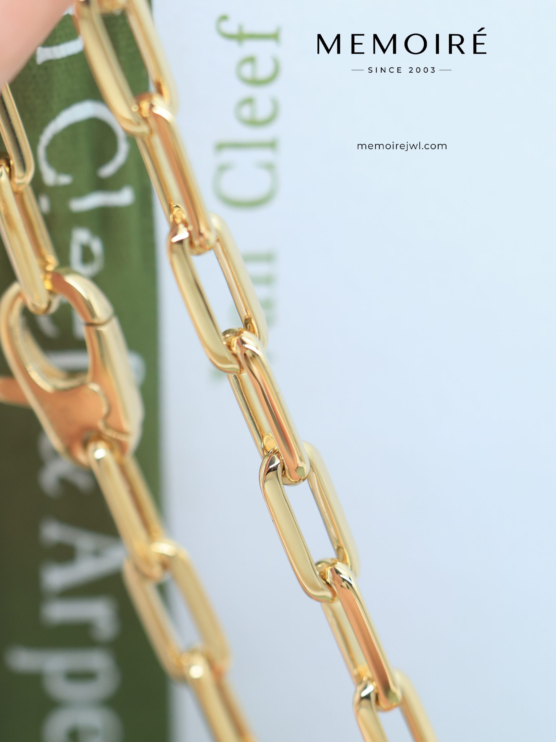 MEMOIRÉ 18K Yellow Gold Paperclip Chain Bracelet - Image 4