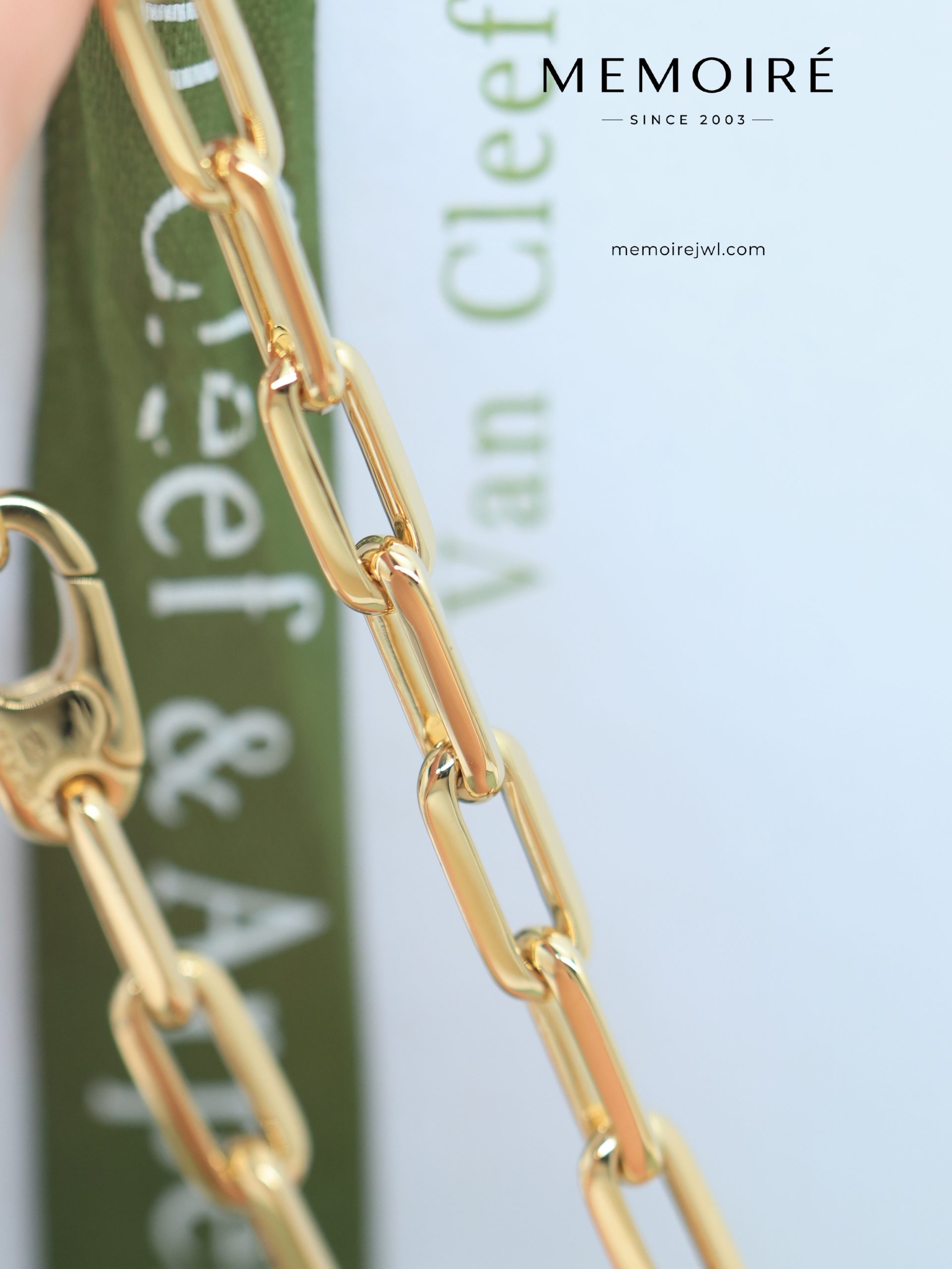 MEMOIRÉ 18K Yellow Gold Paperclip Chain Bracelet - Image 5