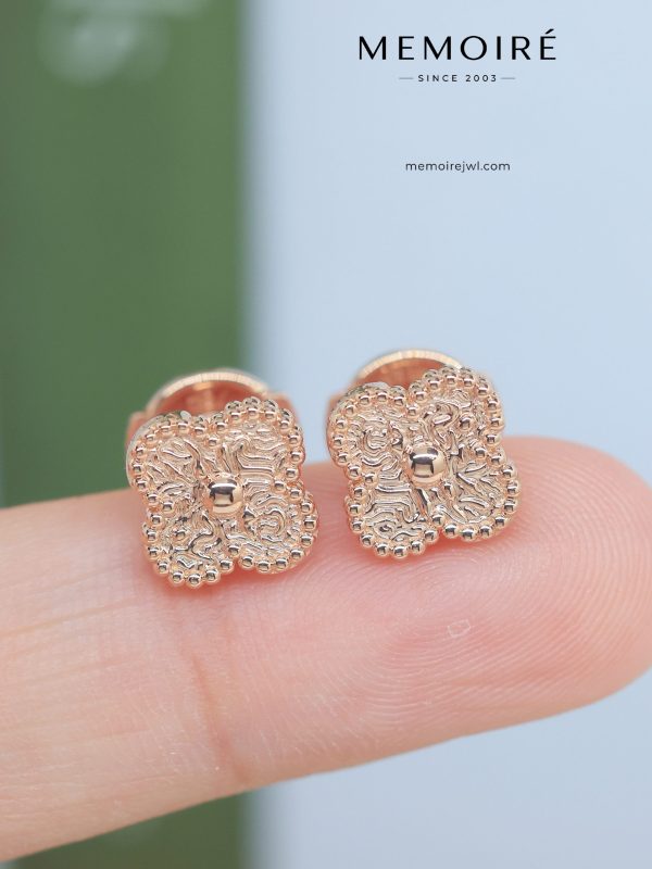 MEMOIRÉ 18K Rose Gold Engraved Clover Stud Earrings