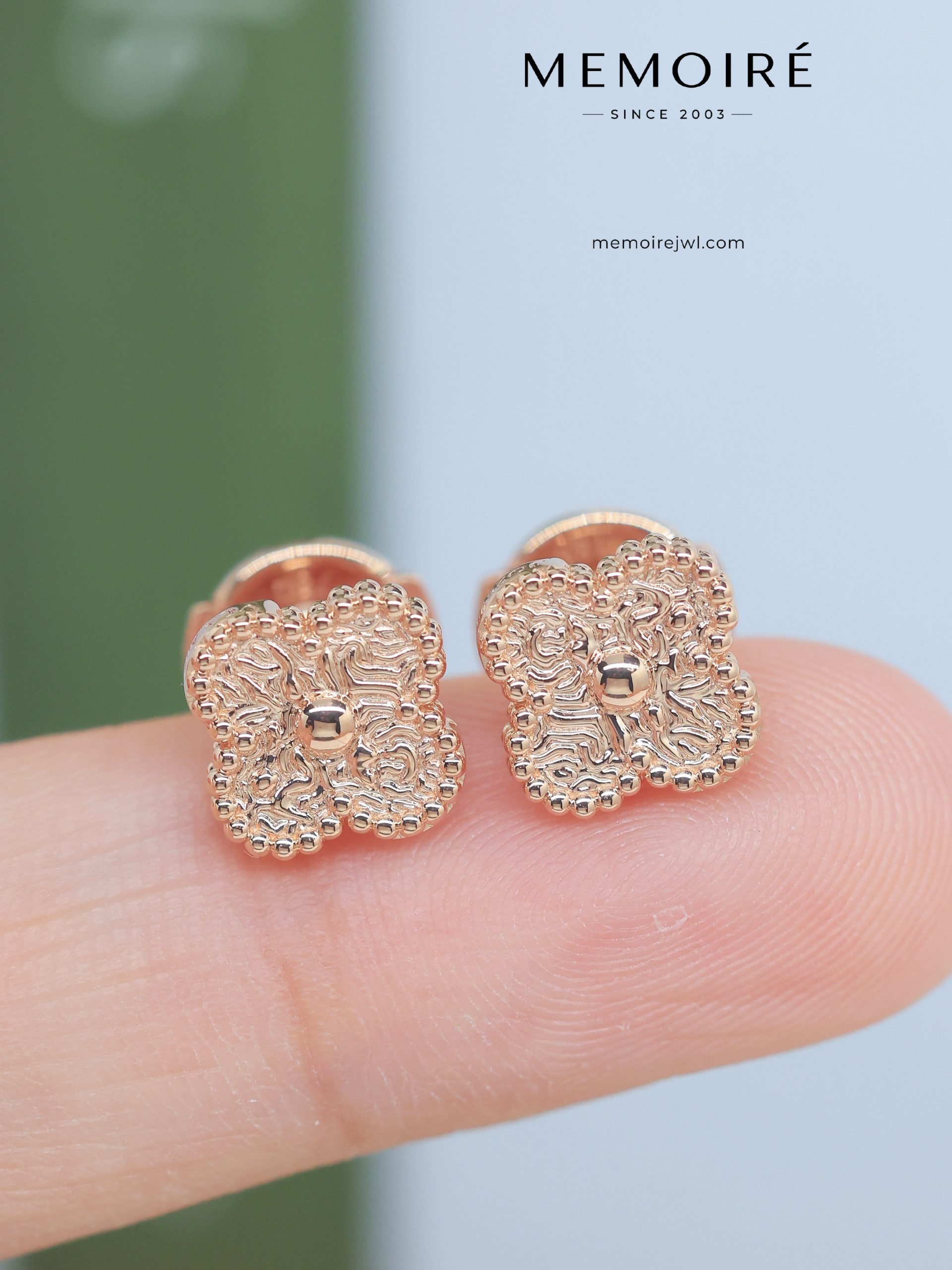 MEMOIRÉ 18K Rose Gold Engraved Clover Stud Earrings