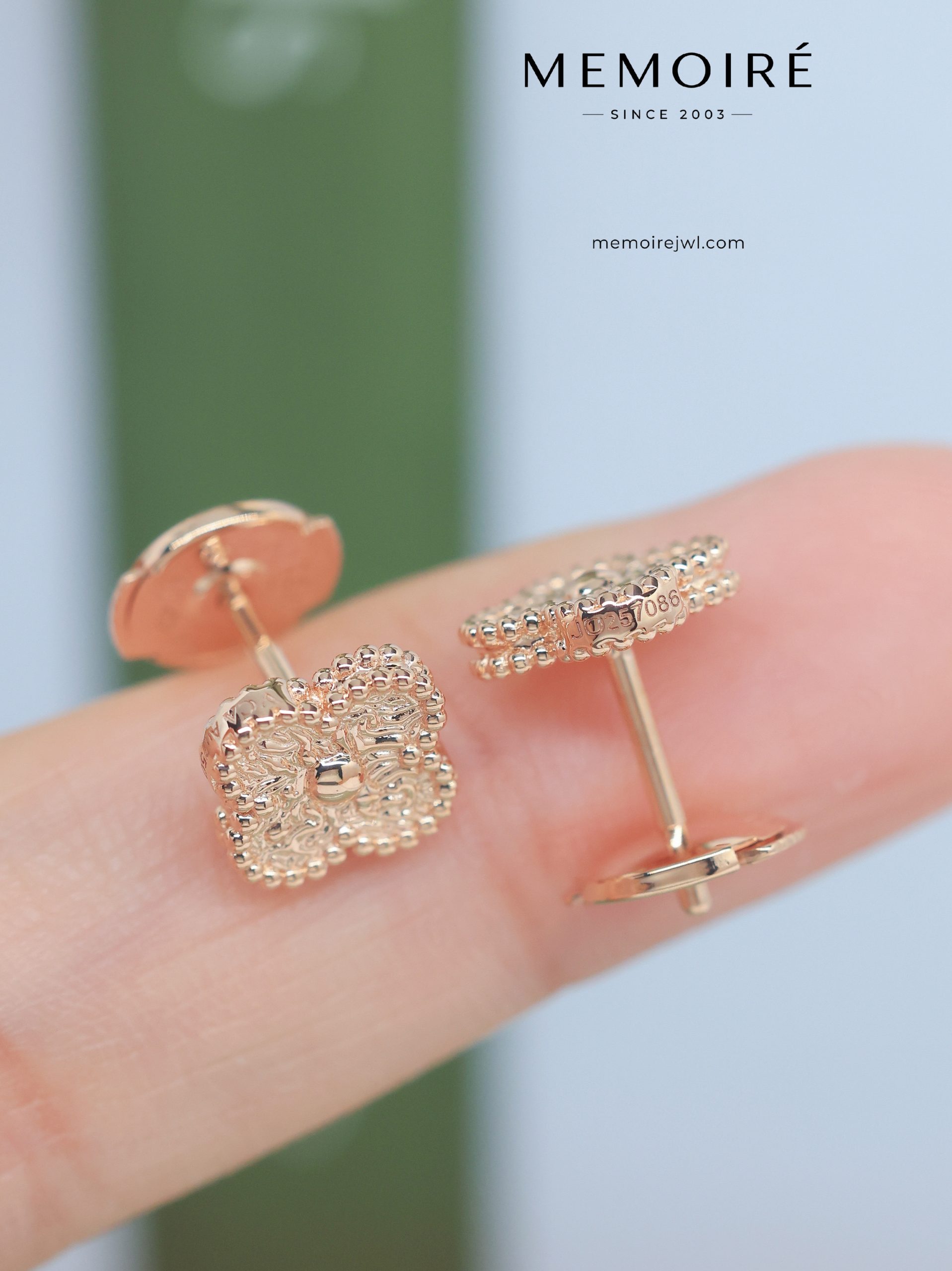 MEMOIRÉ 18K Rose Gold Engraved Clover Stud Earrings - Image 4
