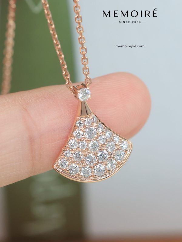 MEMOIRÉ 18K Rose Gold Full Diamond Fan-Shaped Pendant Necklace