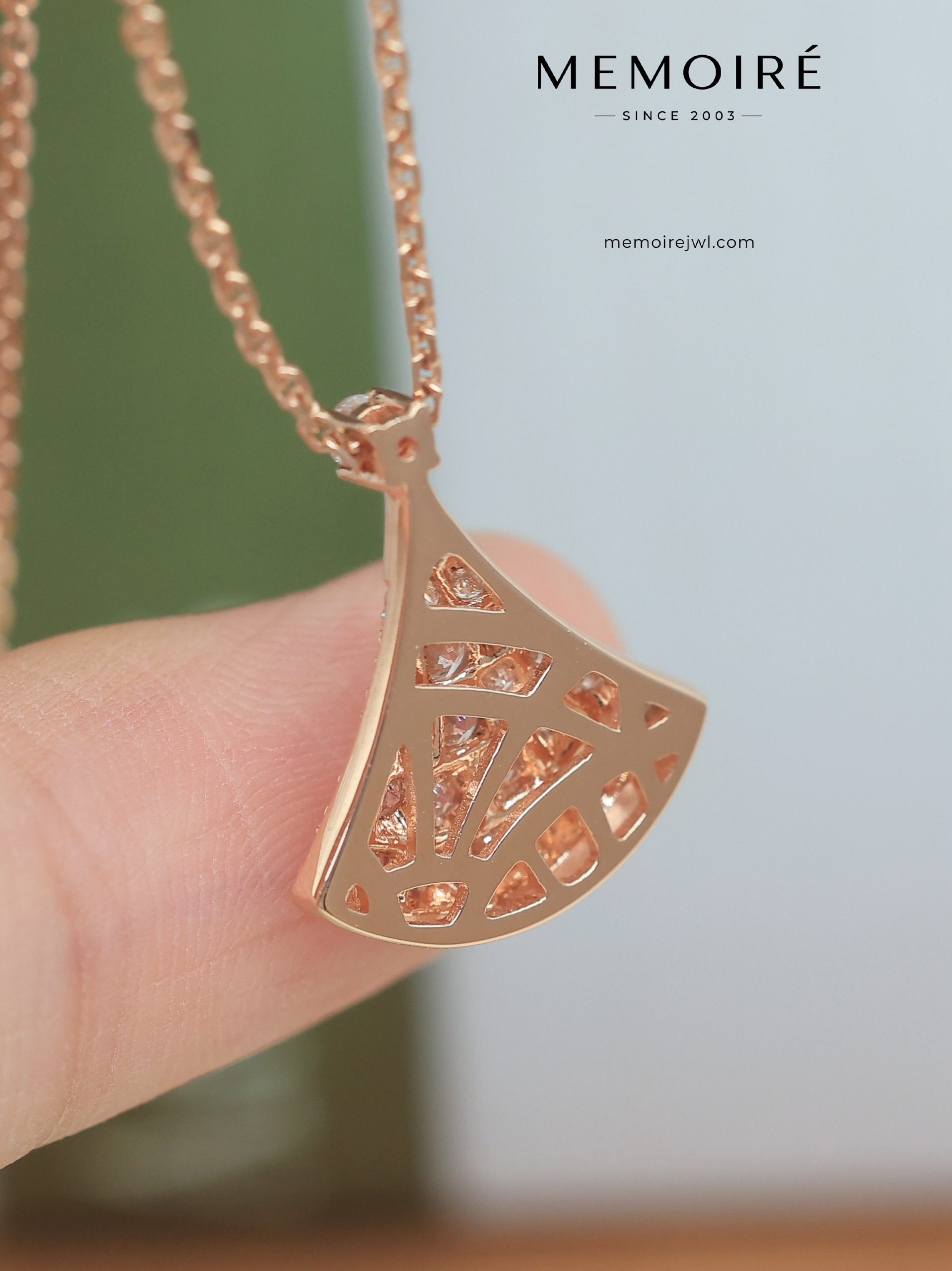 MEMOIRÉ 18K Rose Gold Full Diamond Fan-Shaped Pendant Necklace - Image 5