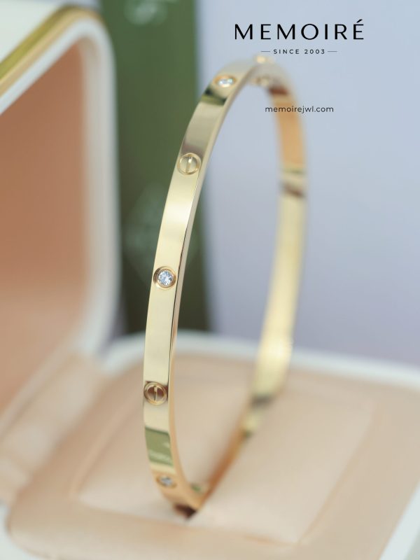 MEMOIRÉ 18K Yellow Gold Diamond-Set Love Bangle