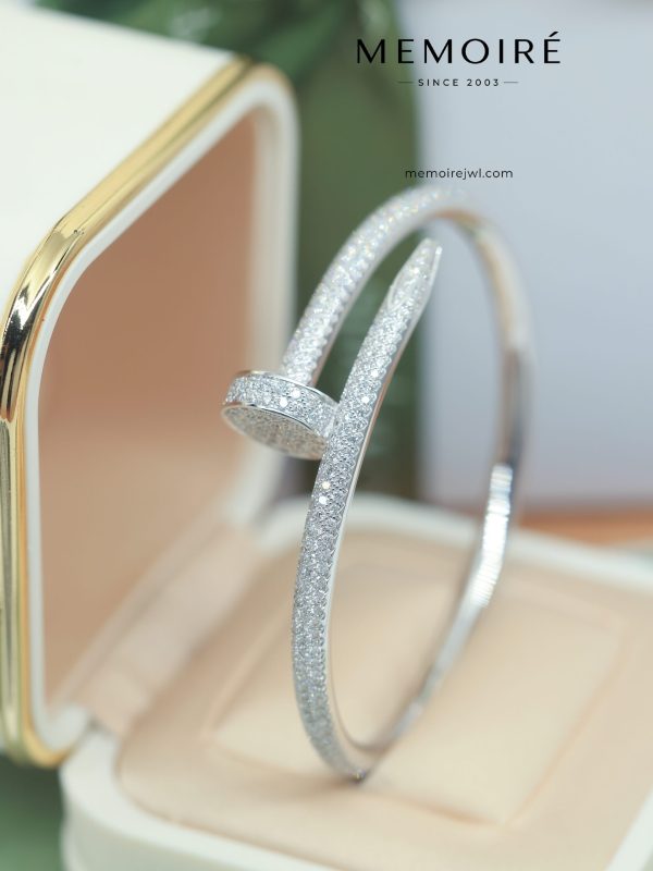 MEMOIRÉ 18K White Gold Full Diamond Nail Bangle