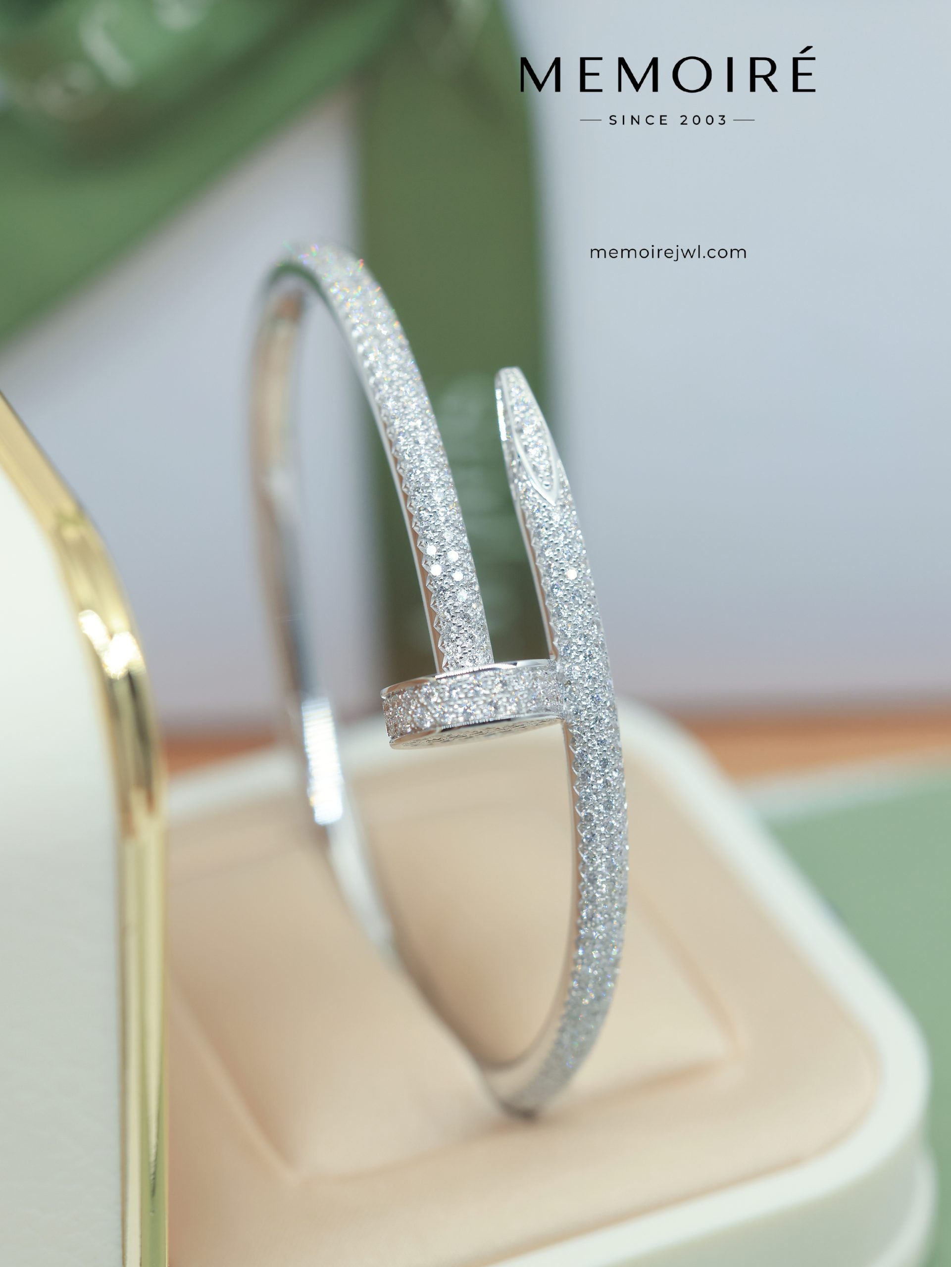 MEMOIRÉ 18K White Gold Full Diamond Nail Bangle - Image 4