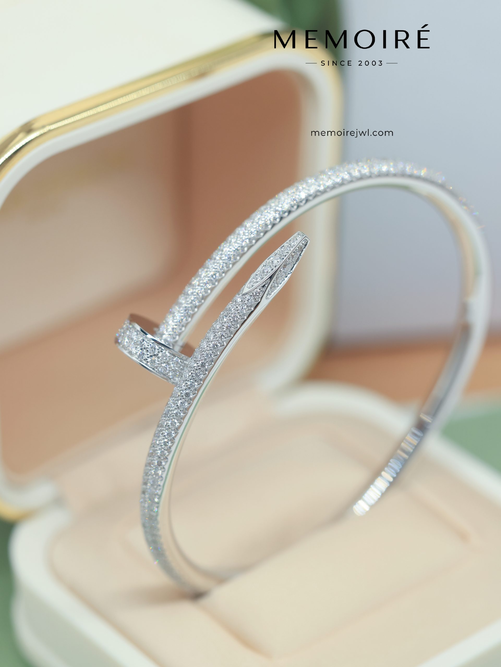 MEMOIRÉ 18K White Gold Full Diamond Nail Bangle - Image 5