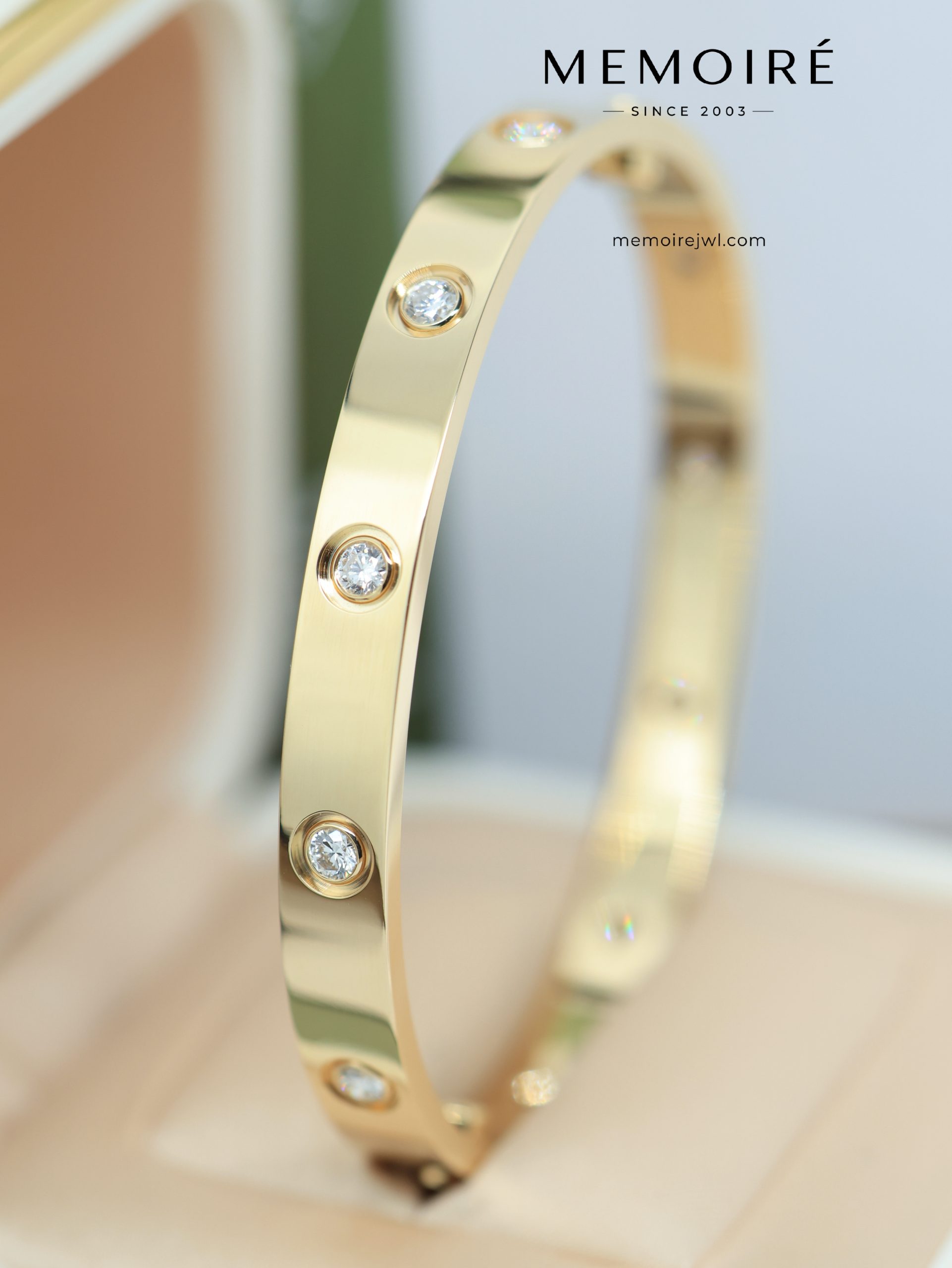 MEMOIRÉ 18K Yellow Gold Full Diamond Love Bangle