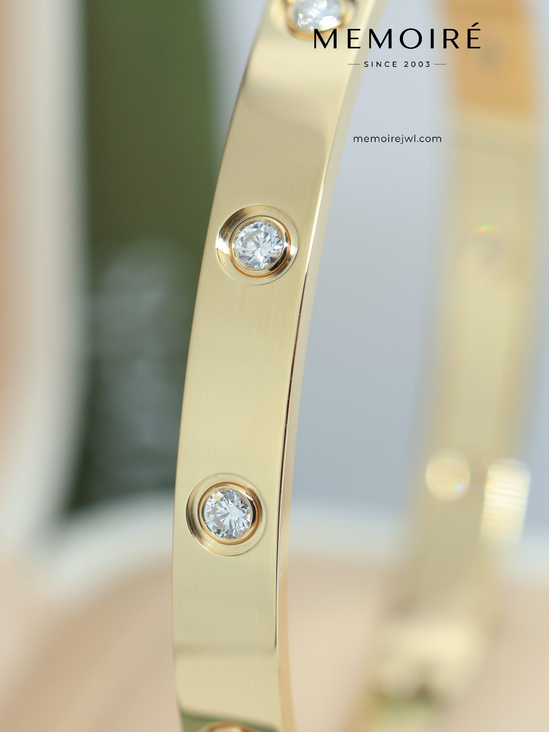 MEMOIRÉ 18K Yellow Gold Full Diamond Love Bangle - Image 5