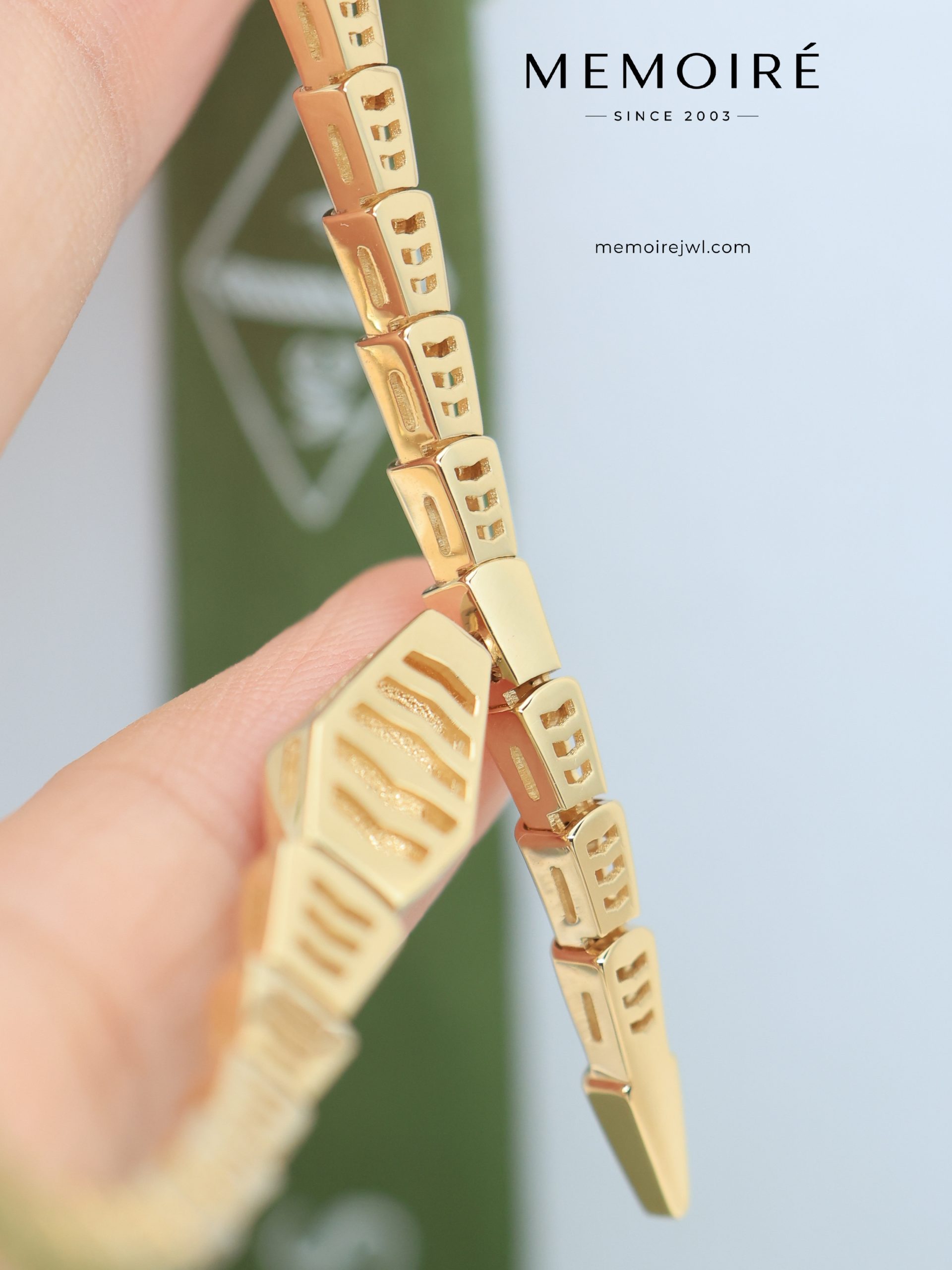MEMOIRÉ 18K Yellow Gold Serpent Bangle - Image 5