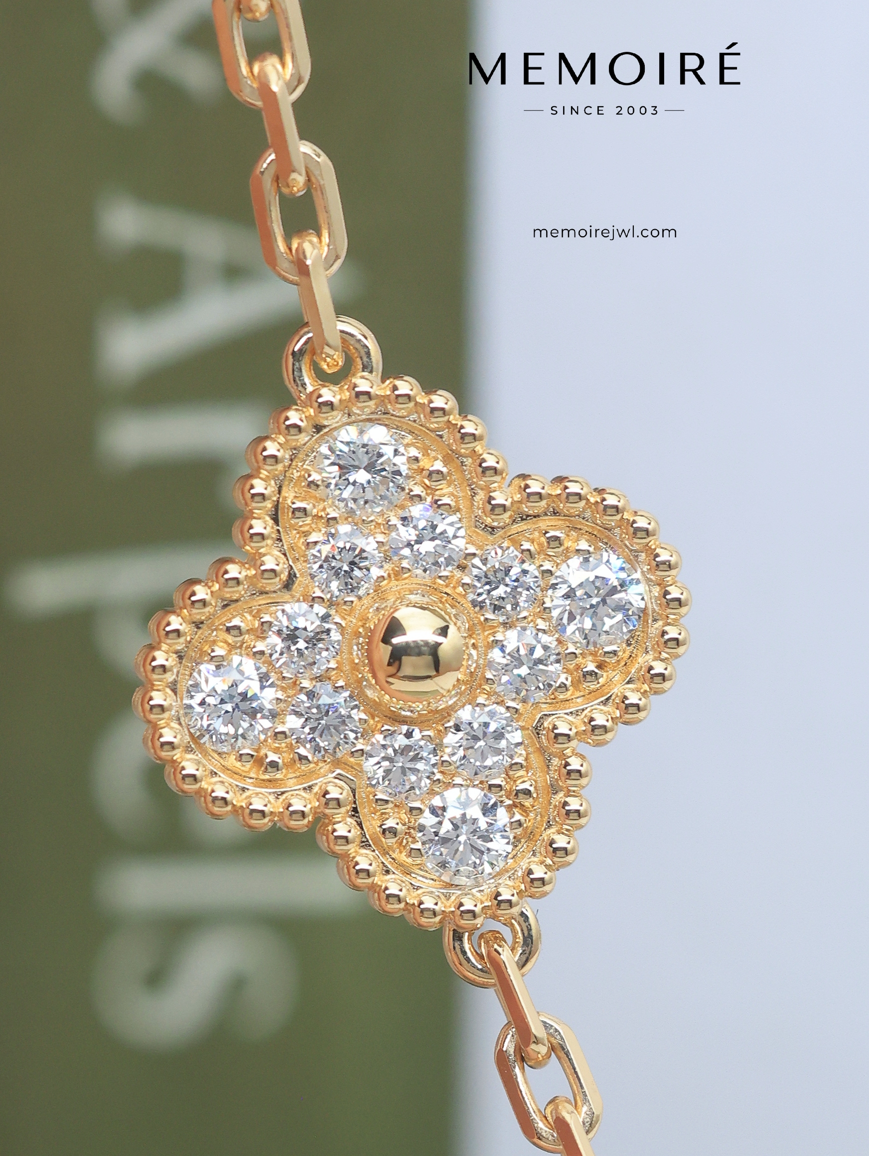 MEMOIRÉ 18K Yellow Gold Diamond Four-Leaf Clover Bracelet - Image 3