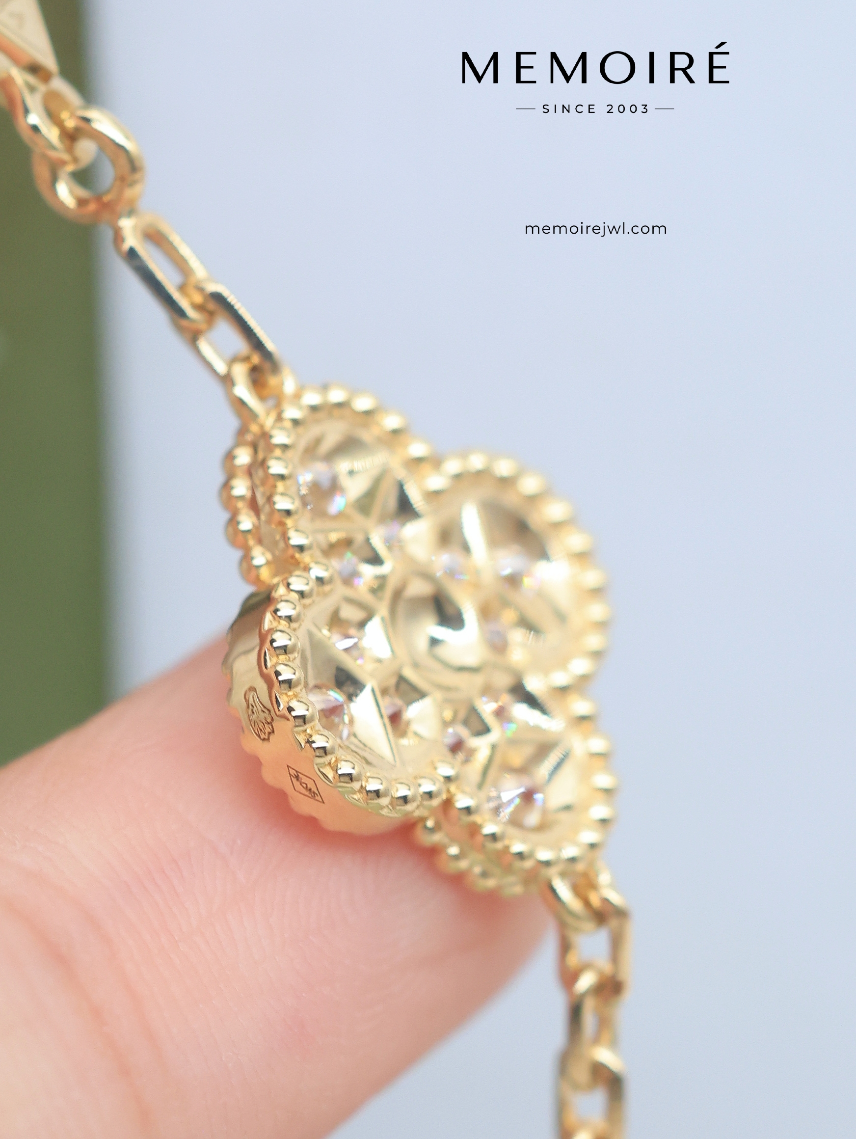 MEMOIRÉ 18K Yellow Gold Diamond Four-Leaf Clover Bracelet - Image 5