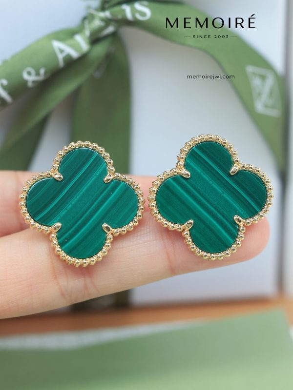 MEMOIRÉ 18K Yellow Gold Malachite Clover Stud Earrings