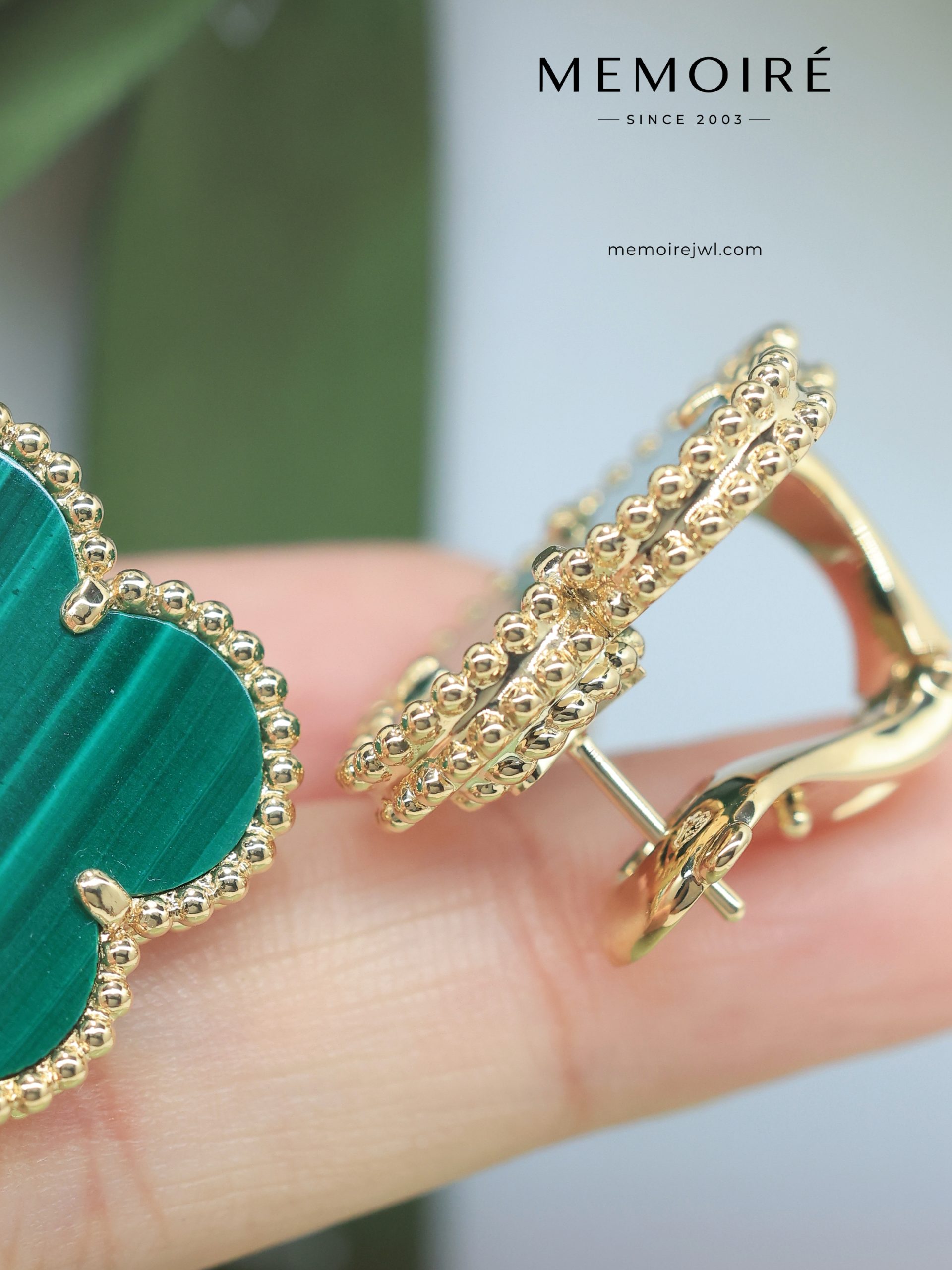 MEMOIRÉ 18K Yellow Gold Malachite Clover Stud Earrings - Image 4