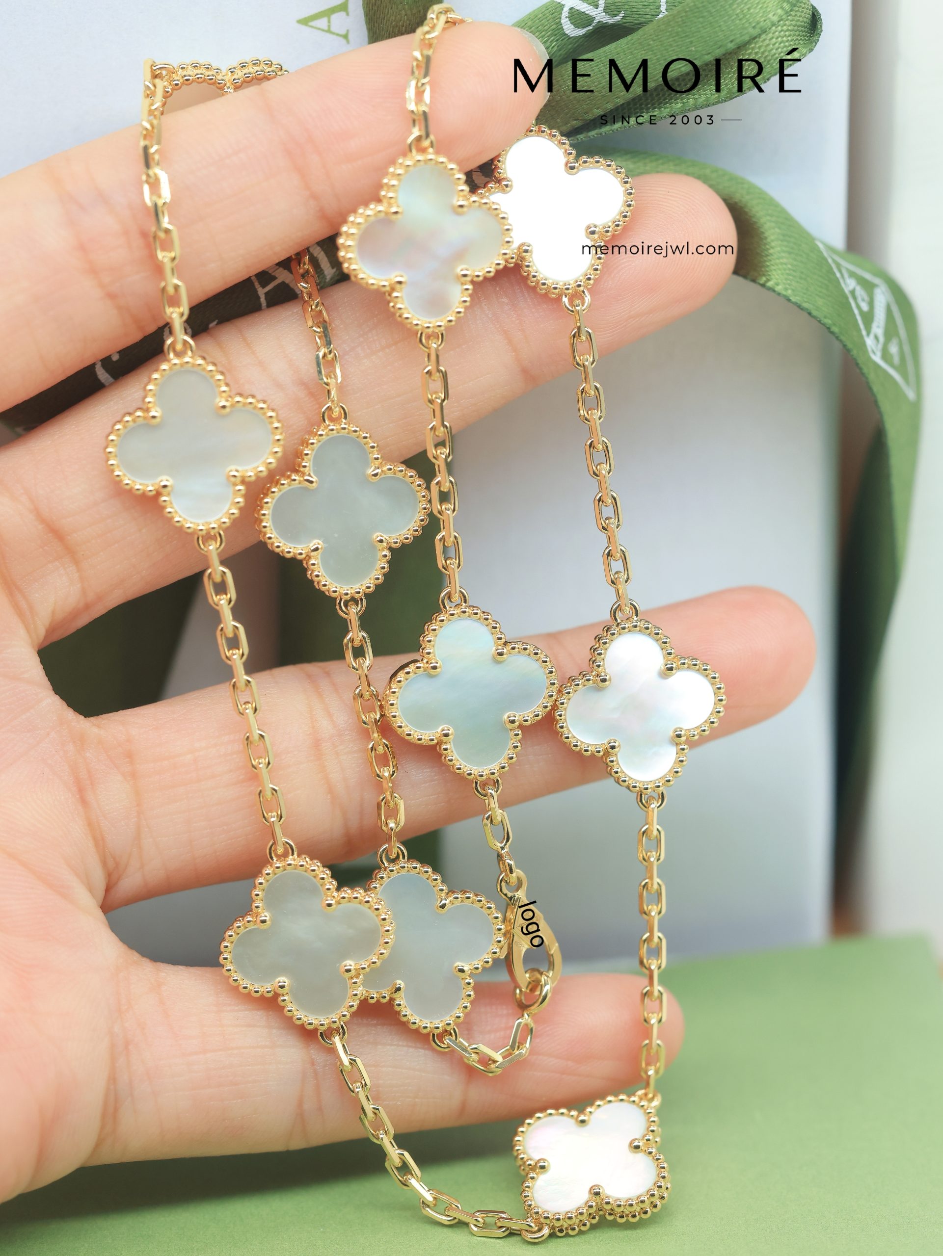 MEMOIRÉ 18K Yellow Gold Mother-of-Pearl Four-Leaf Clover Bracelet