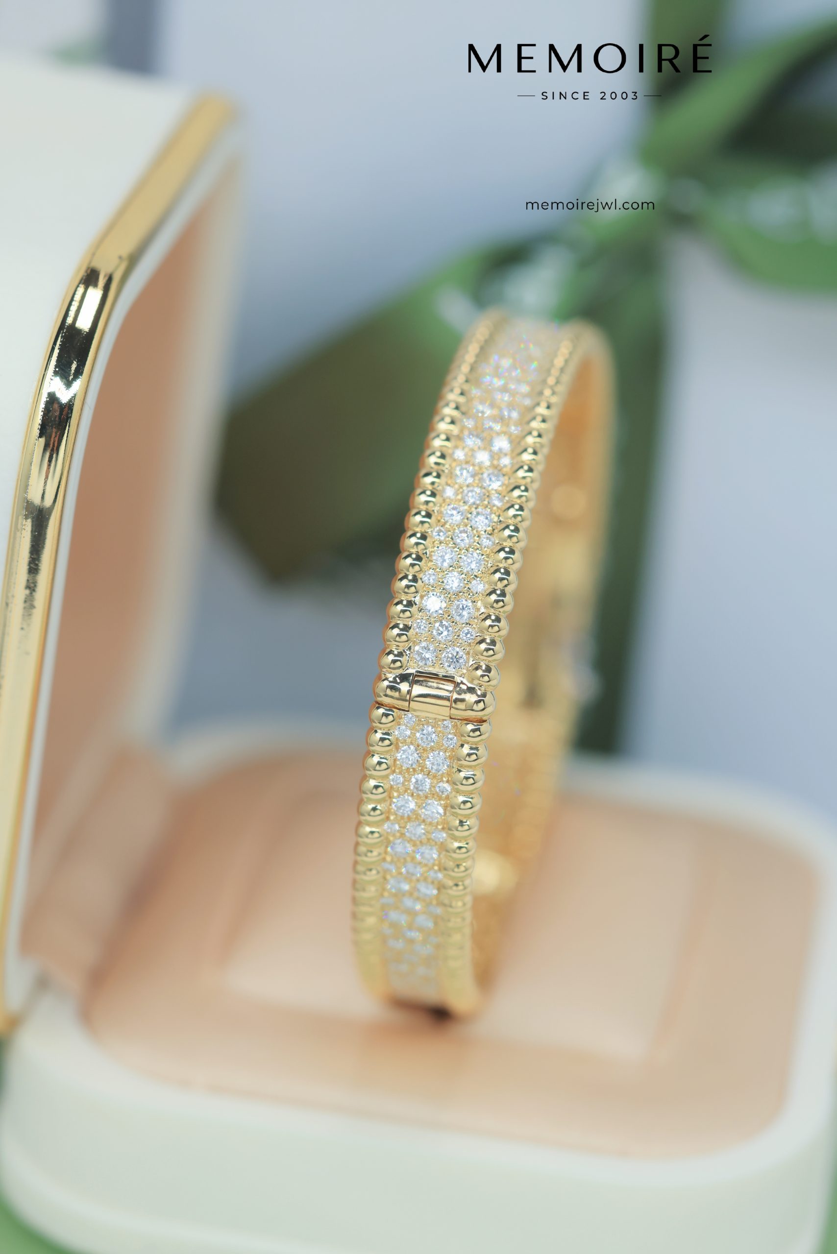 MEMOIRÉ 18K Yellow Gold Pave-Set Diamond Bangle